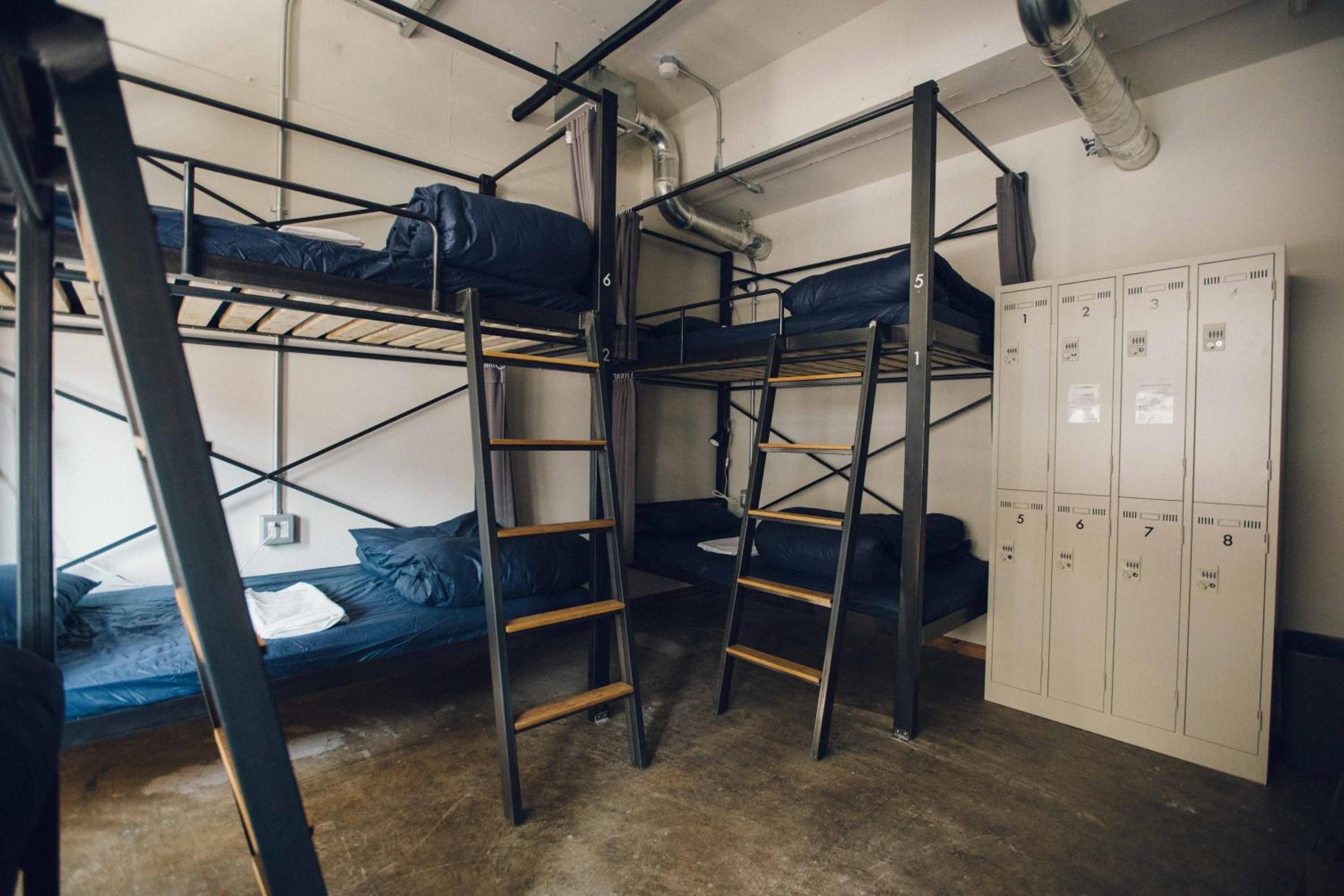 Bed in 8-Bed Mixed Dormitory Room photo 3