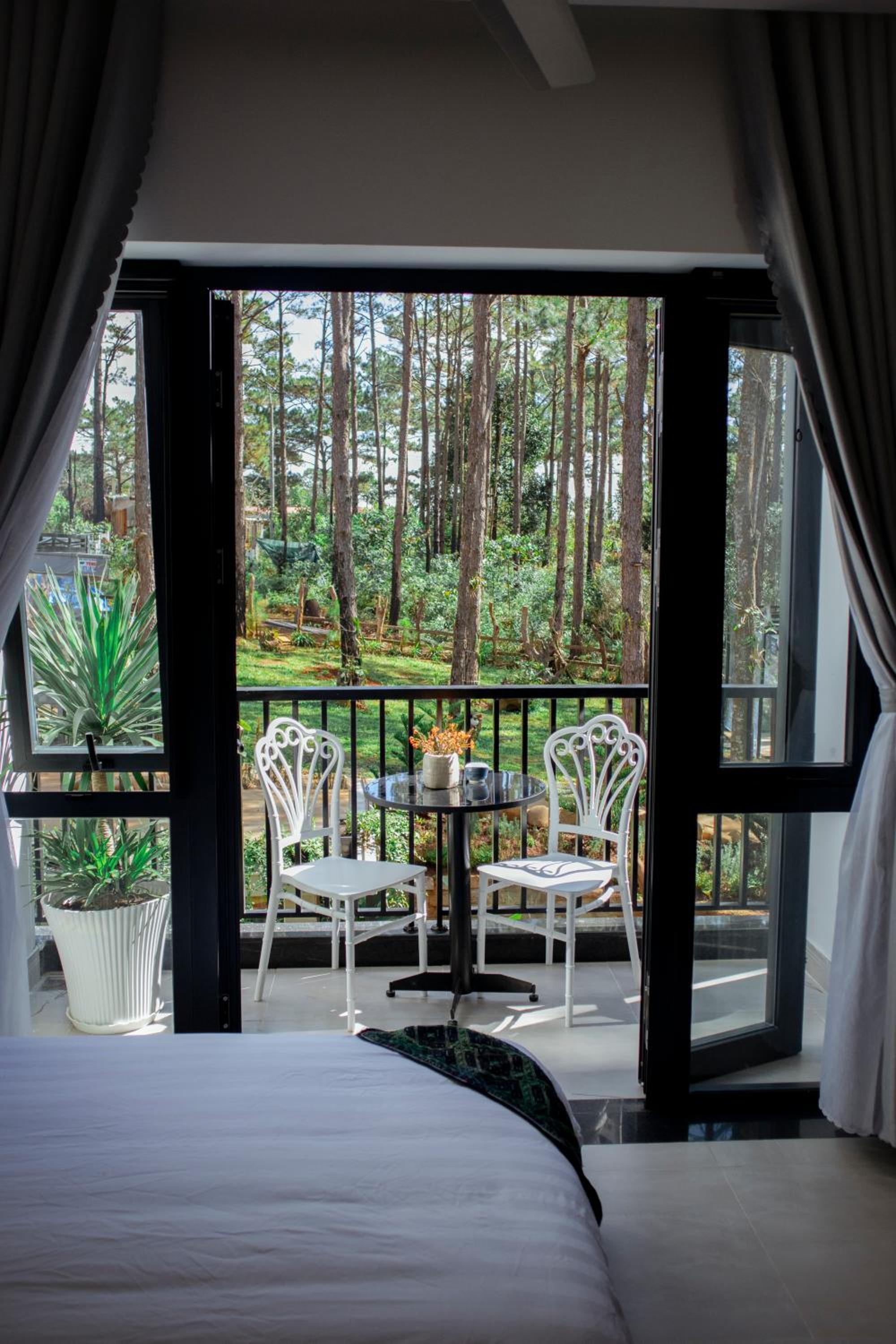 Twin Room with Balcony - Photo 13