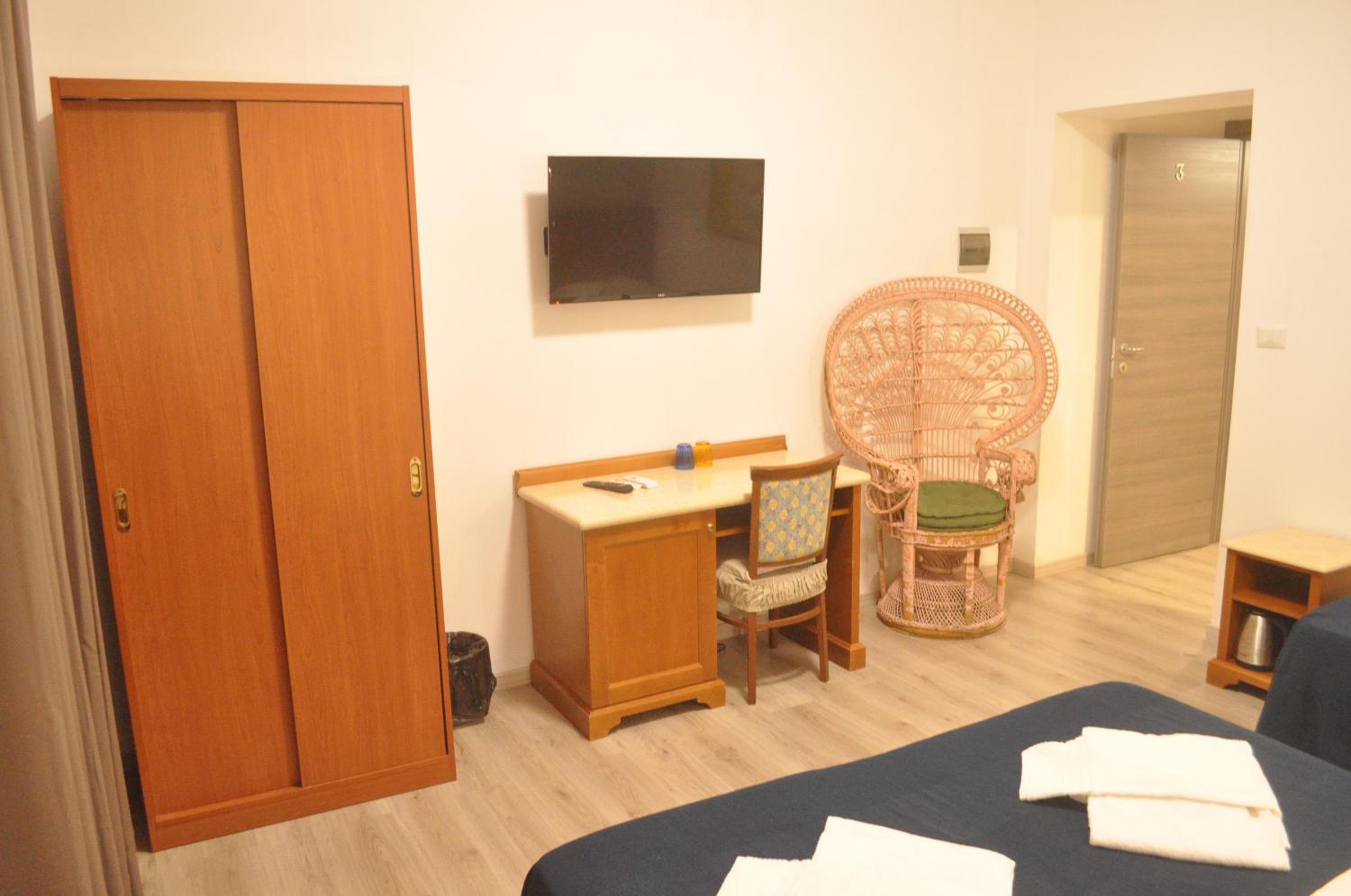 Quadruple Room with Bathroom photo 2
