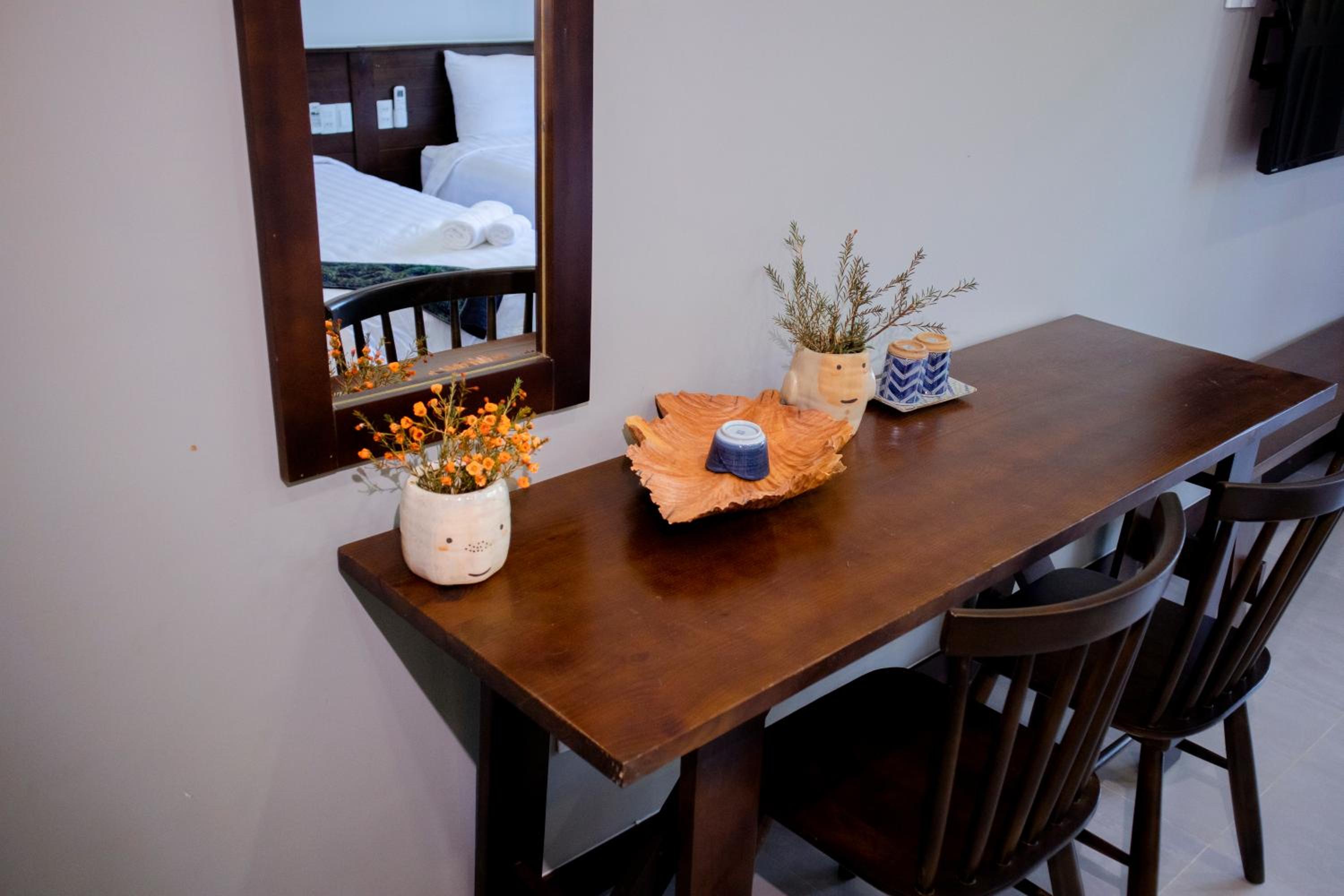 Twin Room with Balcony - Photo 11