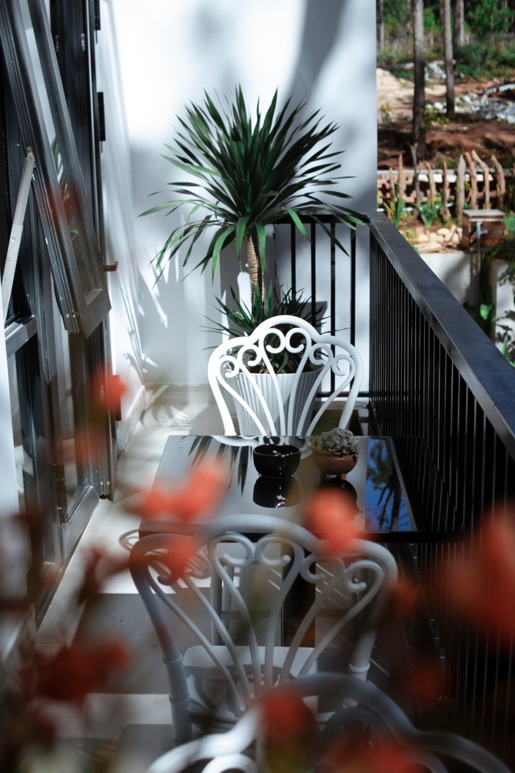 Quadruple Room with Balcony - Photo 10