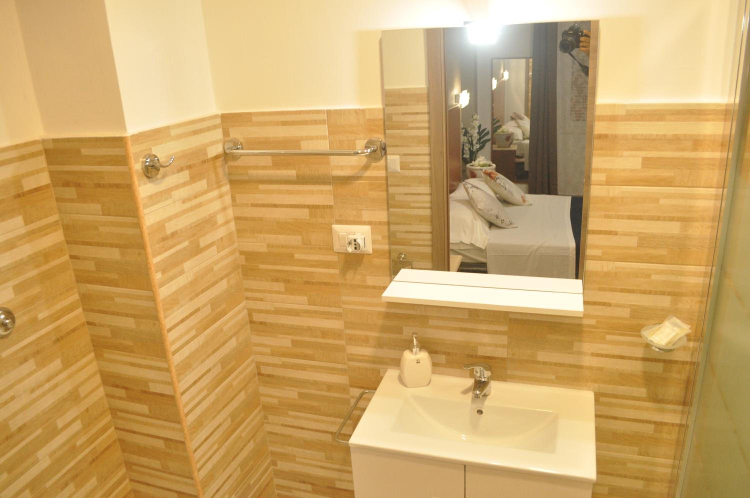 Deluxe Single Room with Balcony photo 2