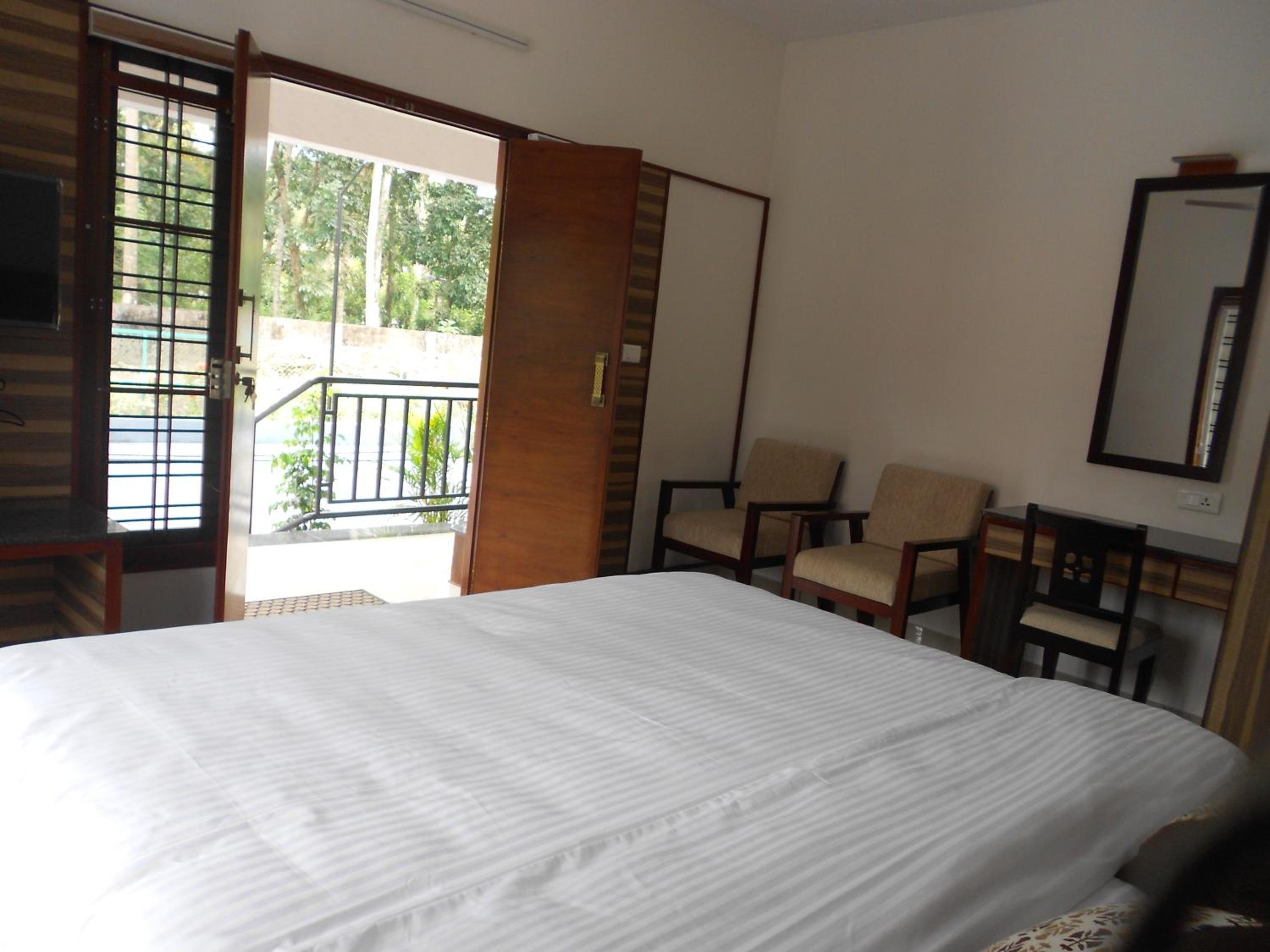 Deluxe Double Room with Extra Bed photo 3
