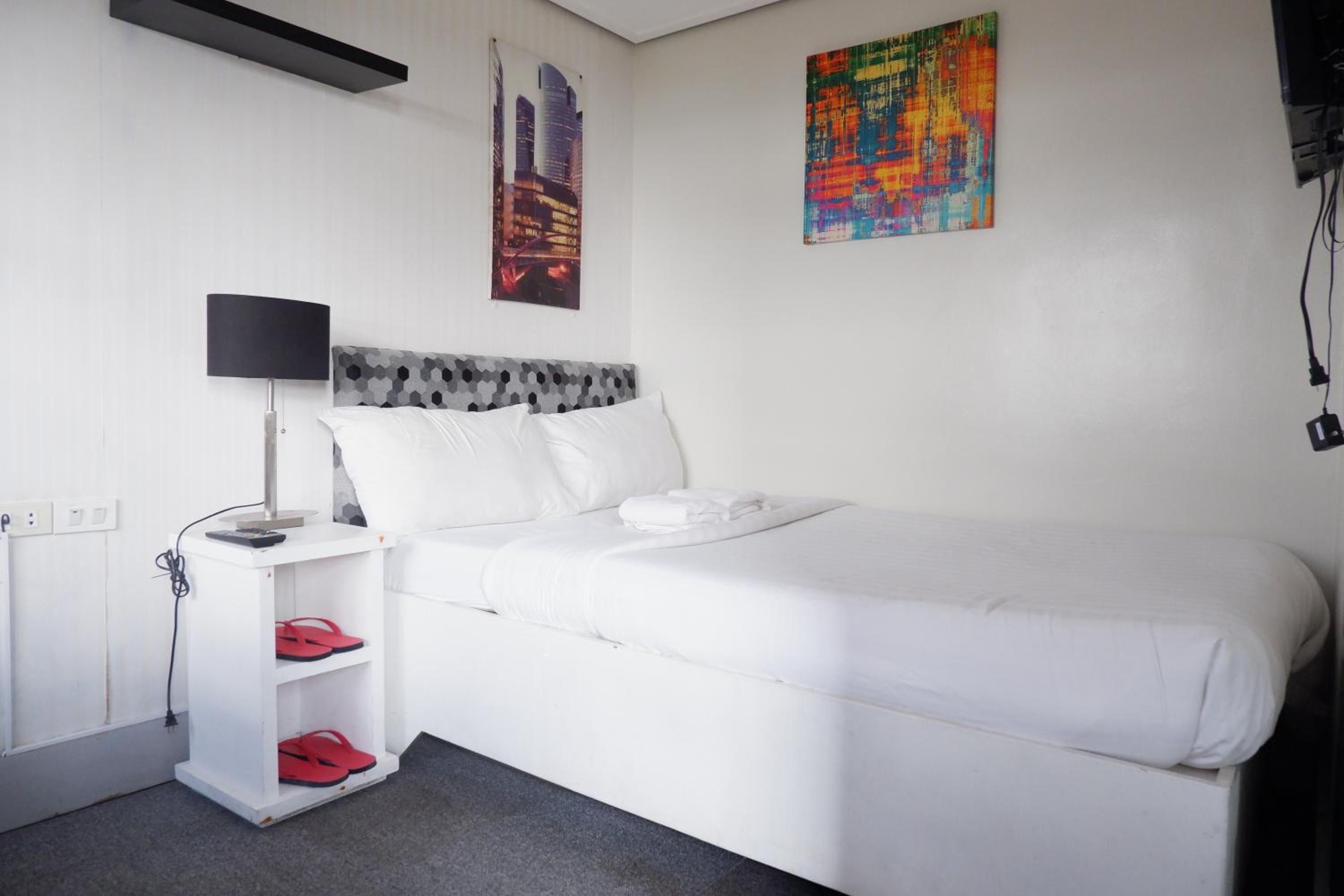 Deluxe Double Room - Photo 8