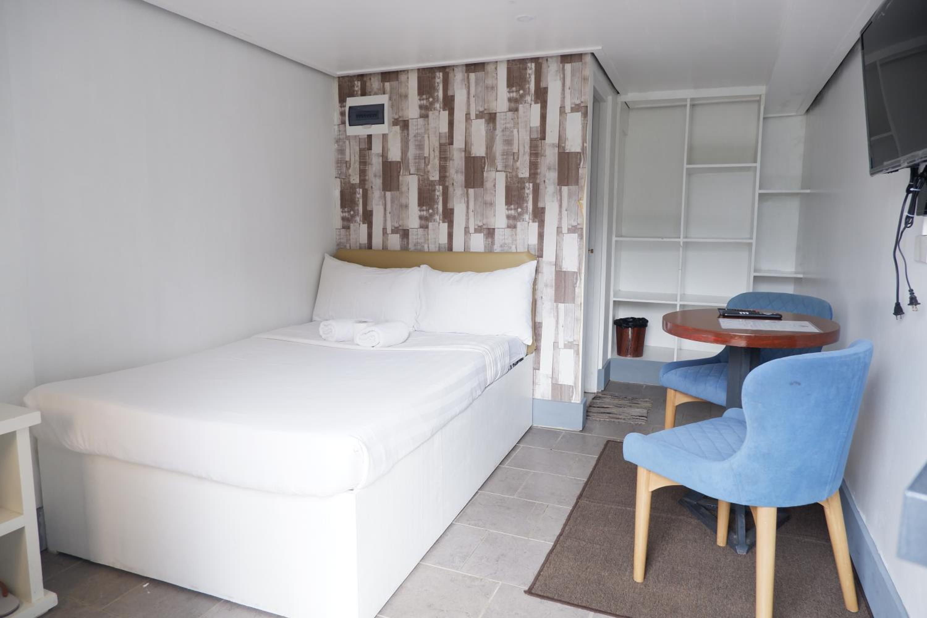 Standard Double Room - Photo 11