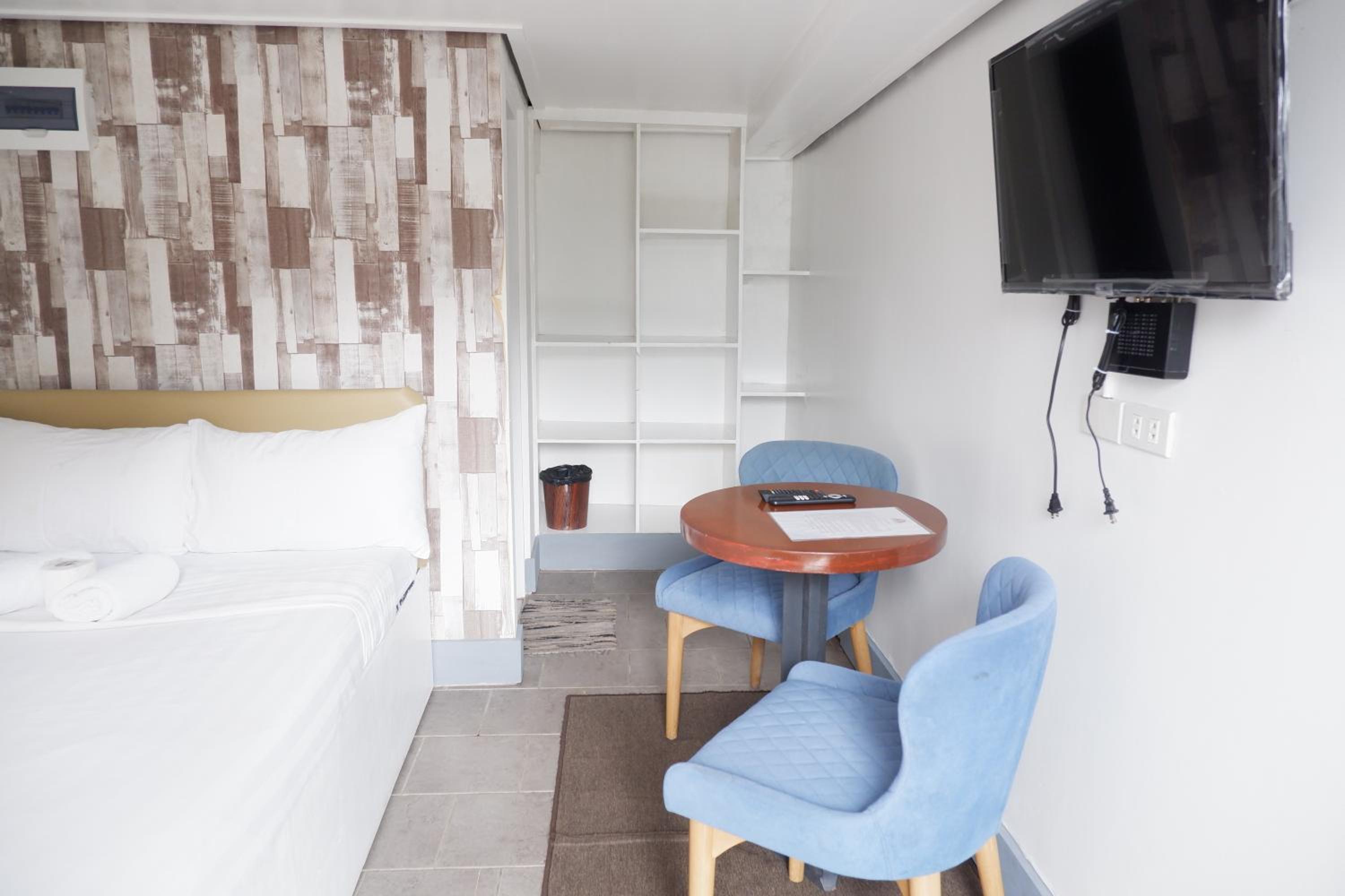 Standard Double Room - Photo 8