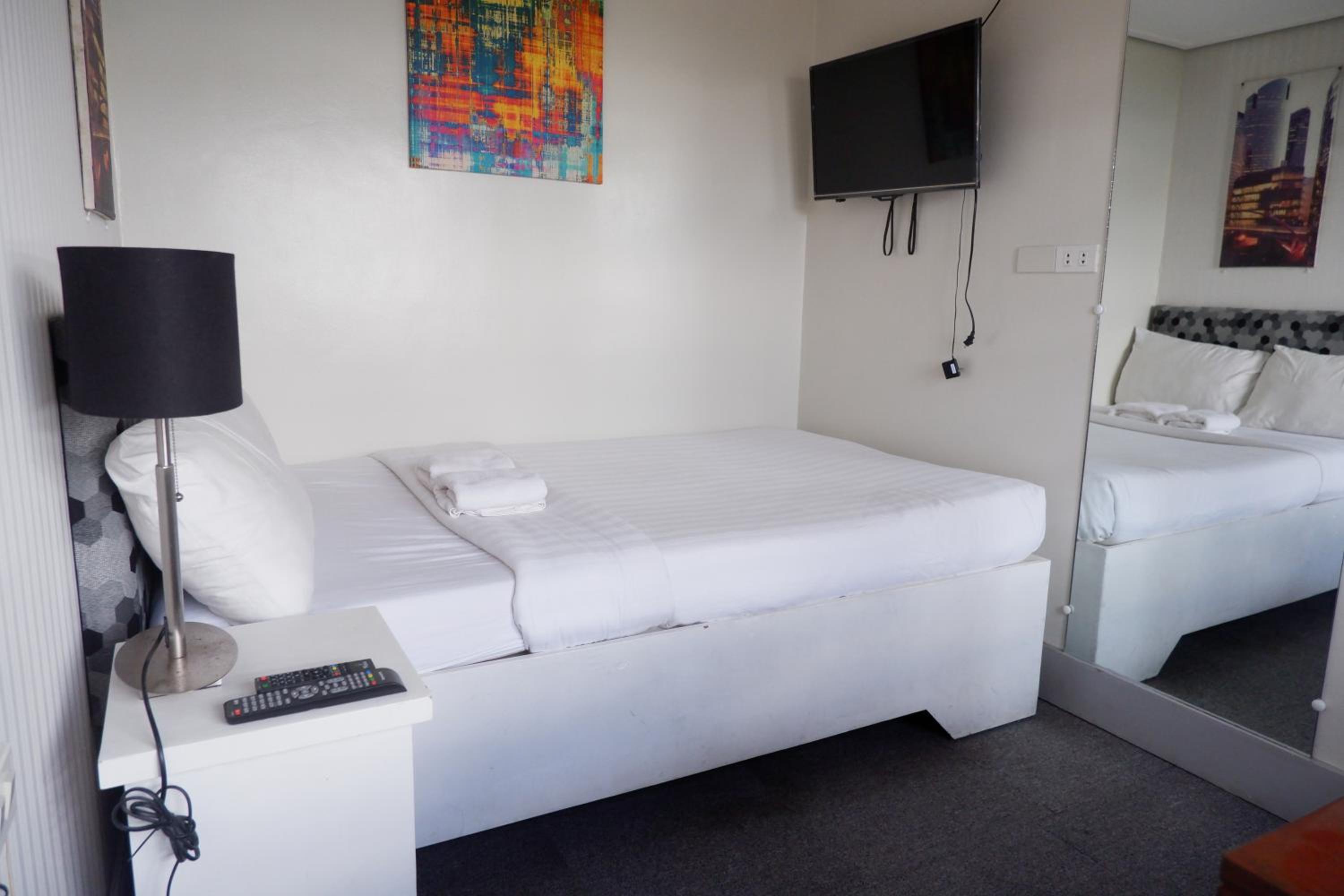 Deluxe Double Room - Photo 9