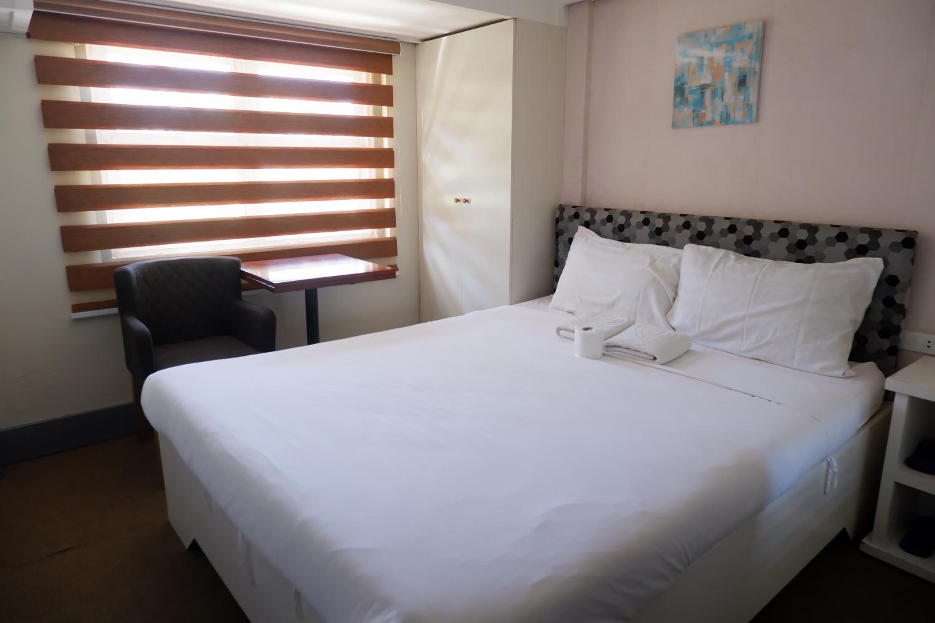 Standard Double Room - Photo 4