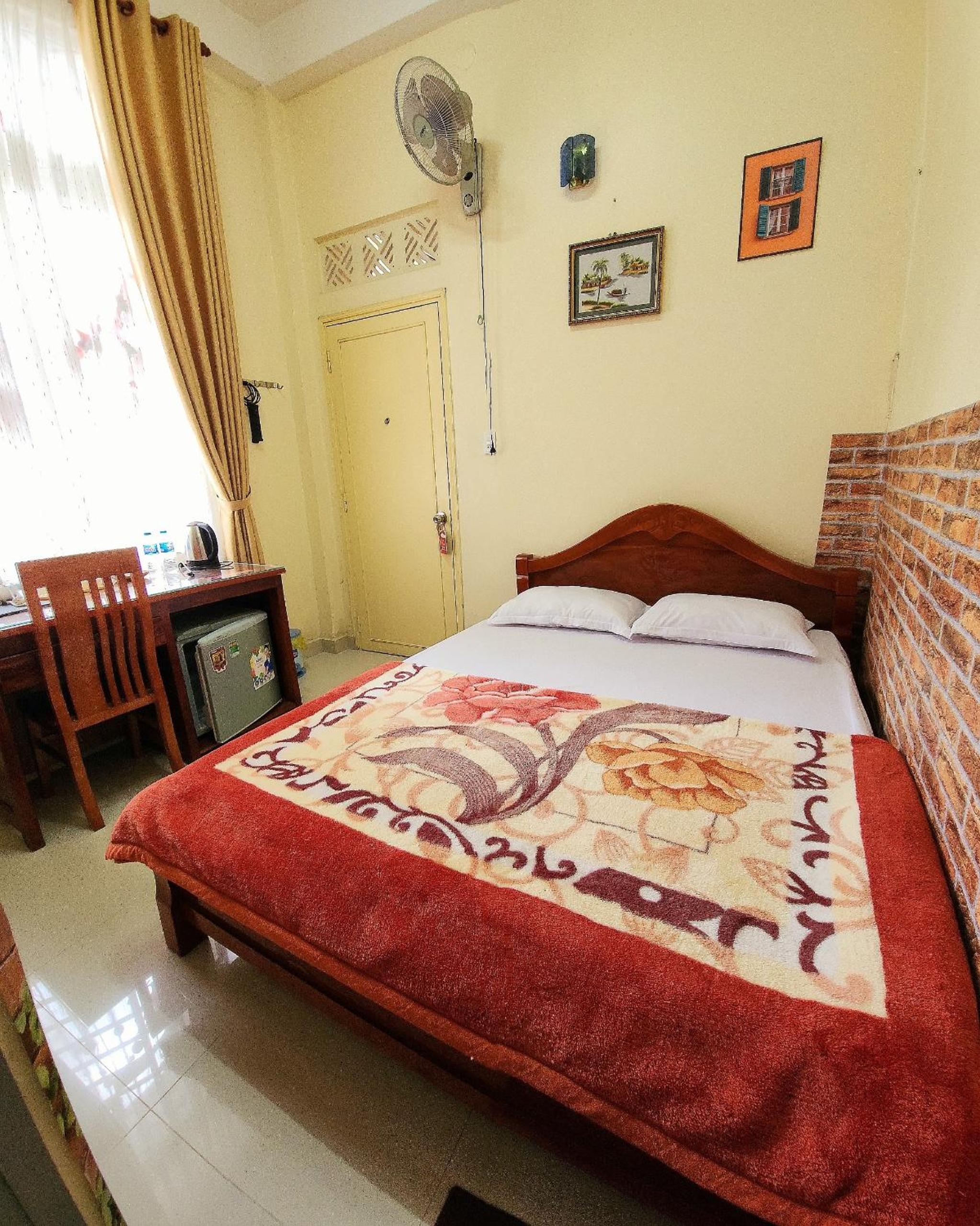 Deluxe Double Room (2 Adults + 1 Child)