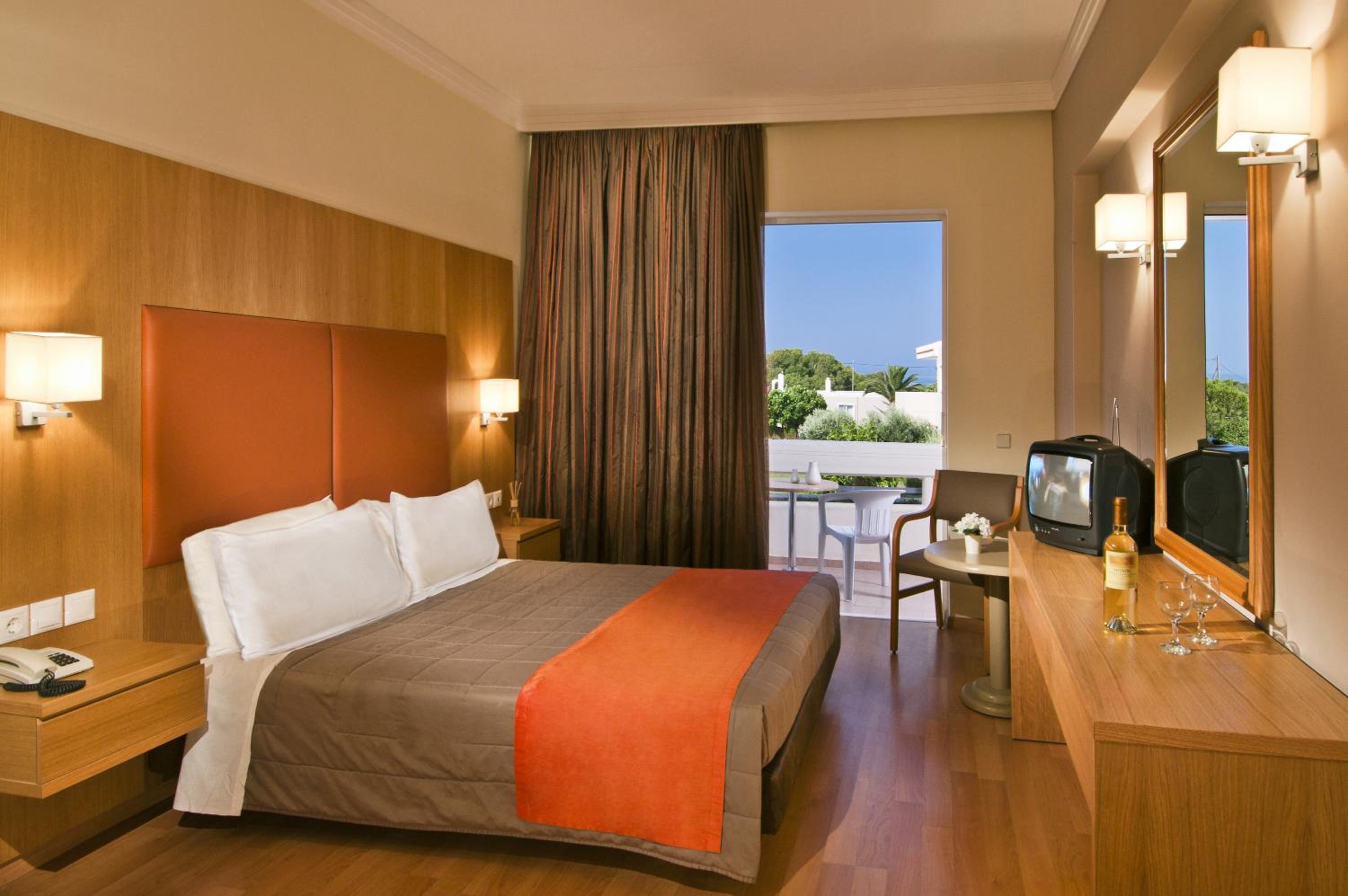 Family Comfort Two-Bedroom Room (3 Adults + 2 Children)