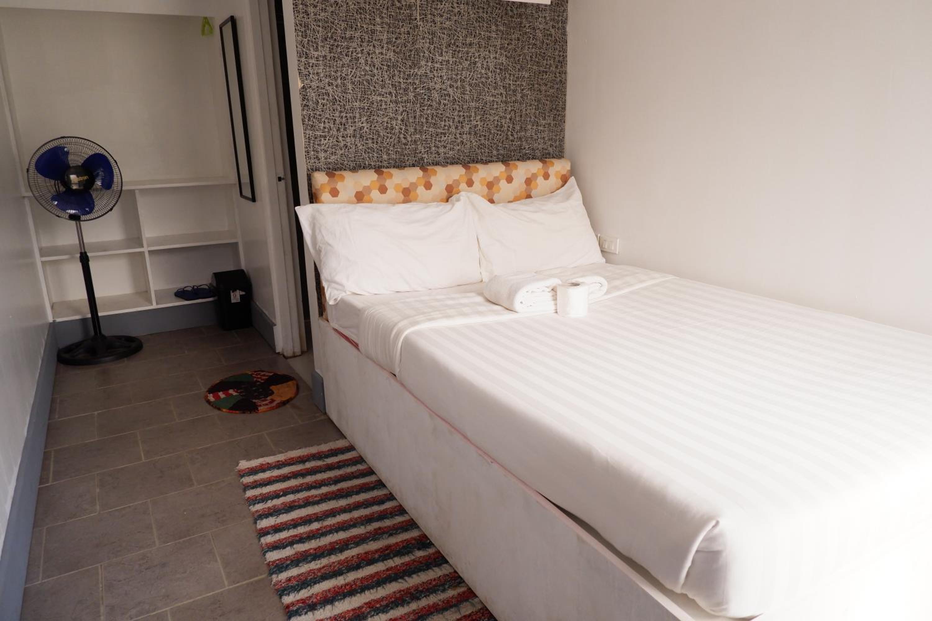 Standard Double Room - Photo 9