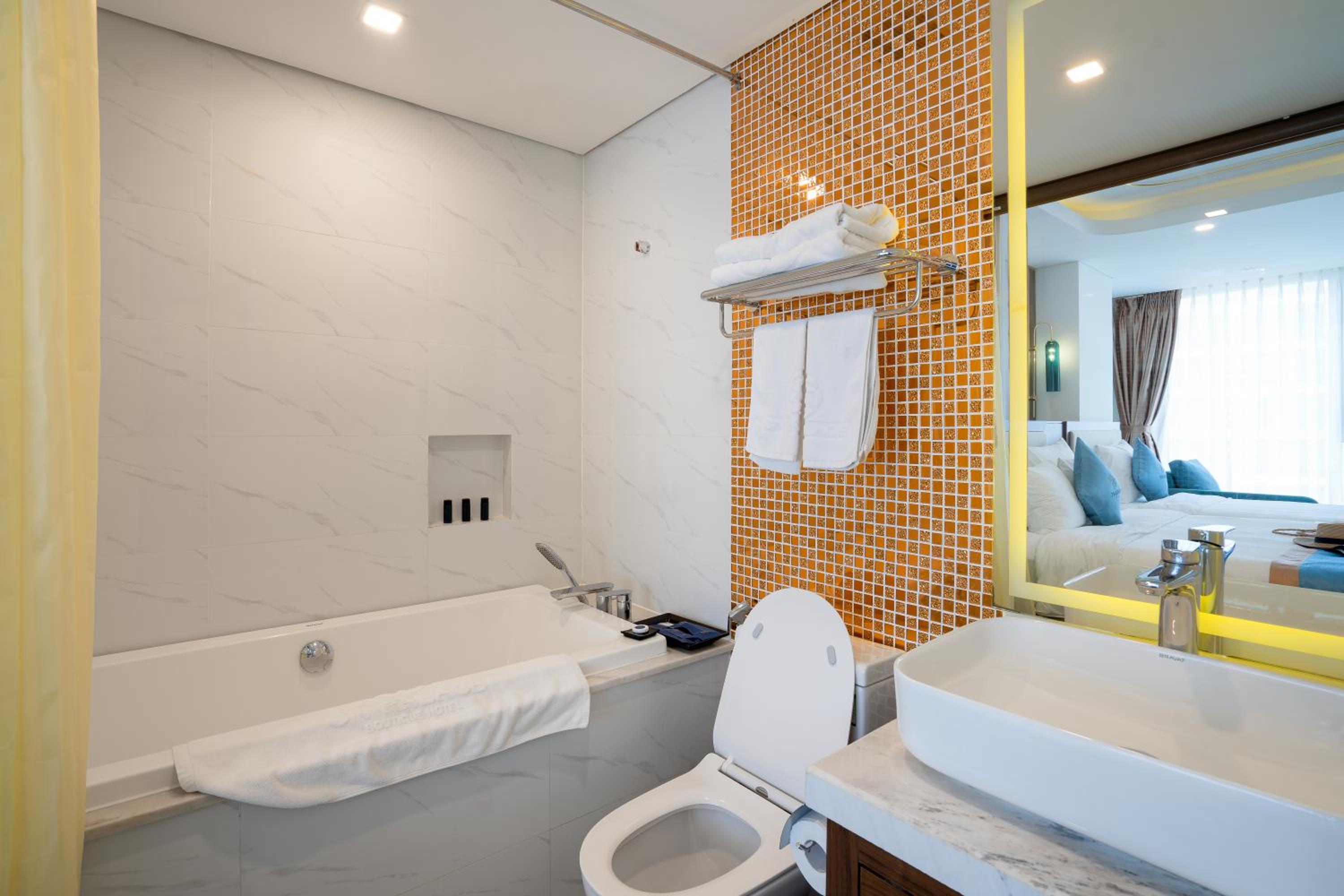 Executive Deluxe King Room - Photo 13