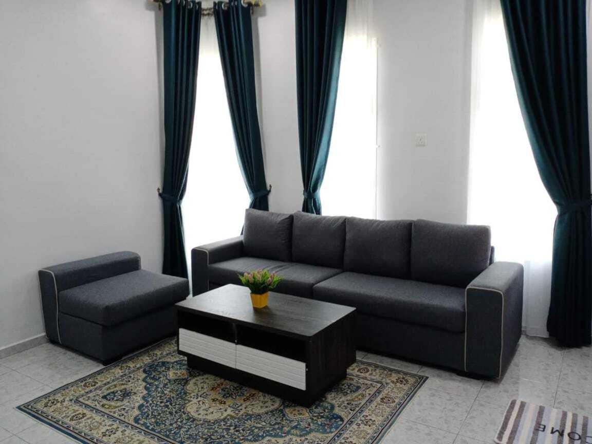 Three-Bedroom House photo 2