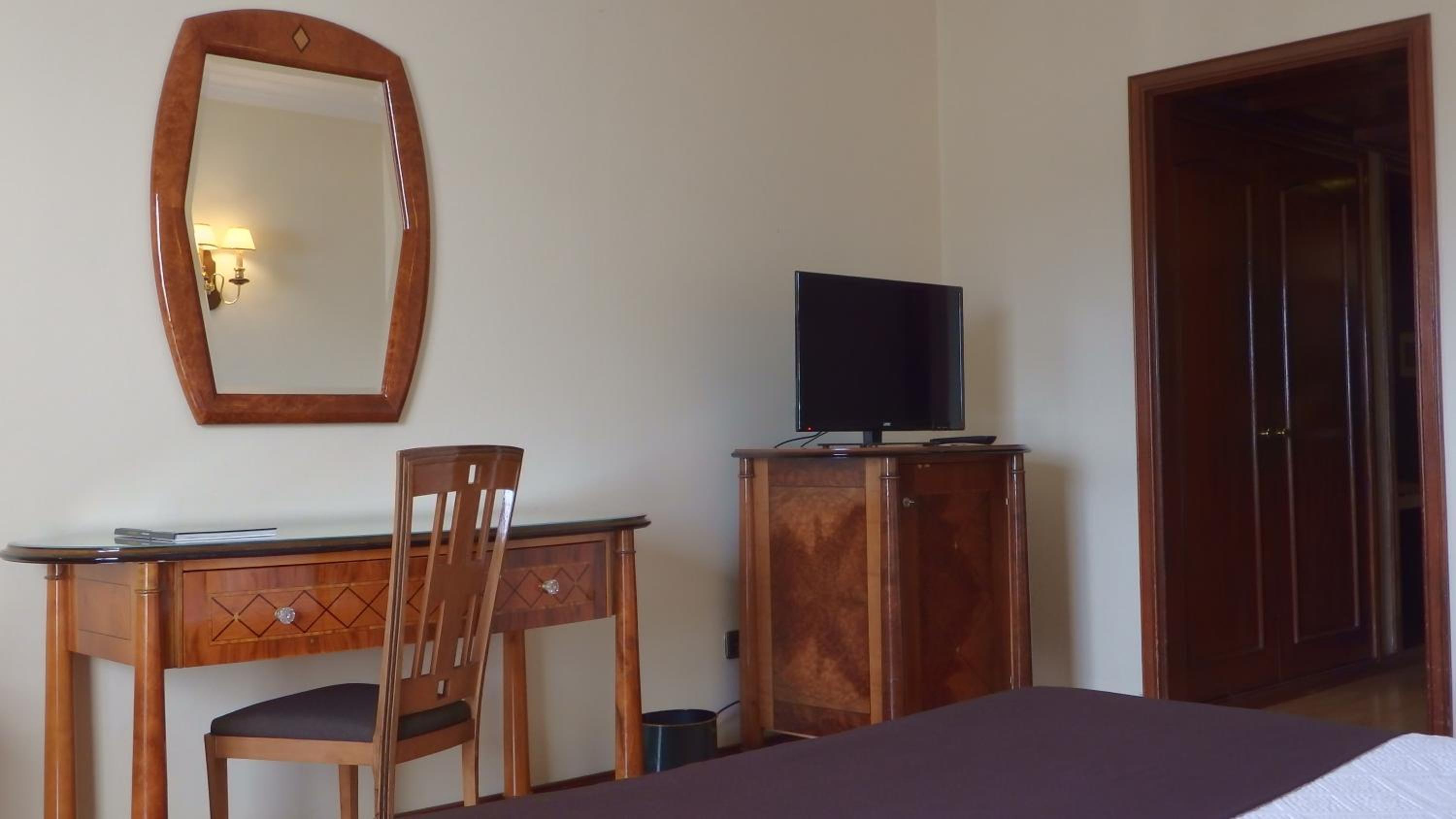 Standard Twin Room - Photo 7