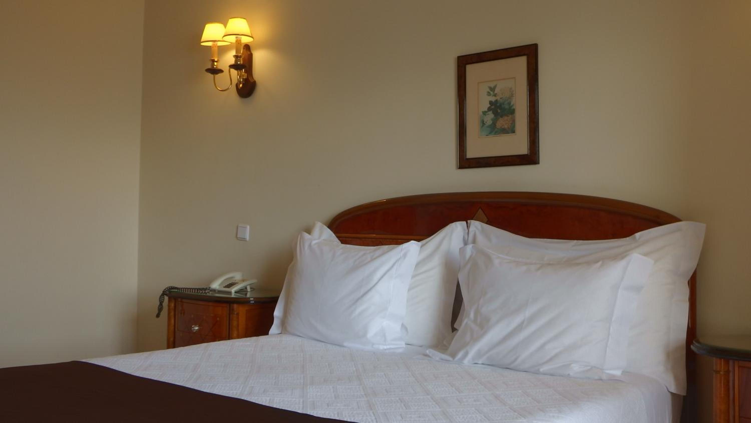 Standard Twin Room - Photo 4