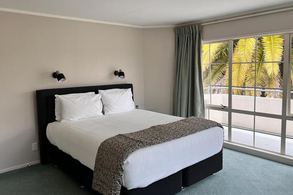 Family Suite with Balcony - Photo 6