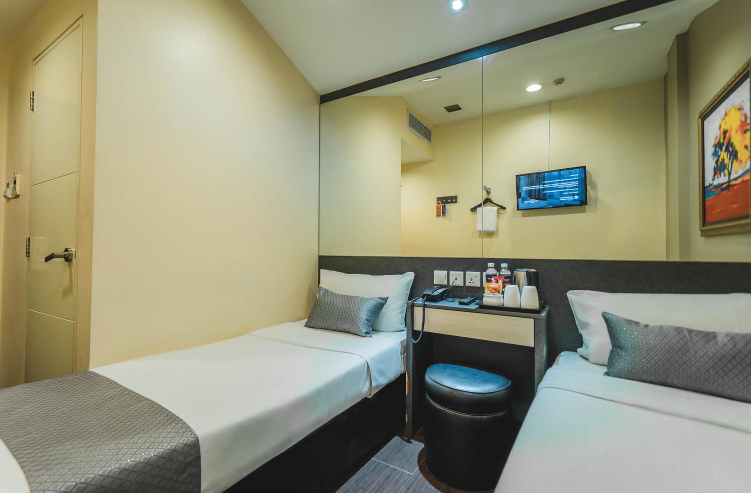 Standard Twin Room ( No Windows ) photo 2
