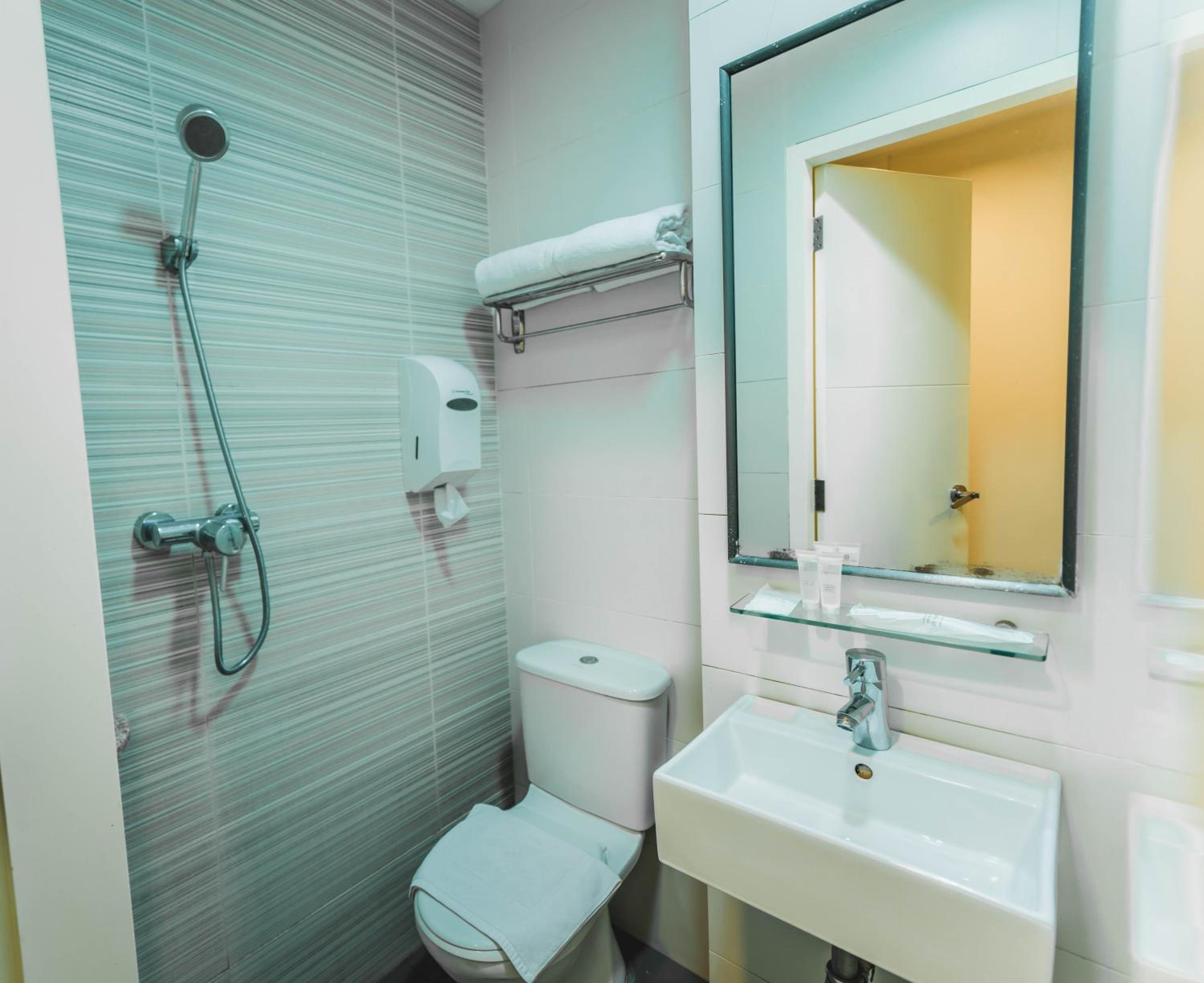 Standard Twin Room ( No Windows ) photo 3