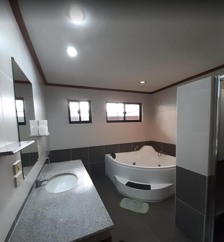 Executive Suite photo 2