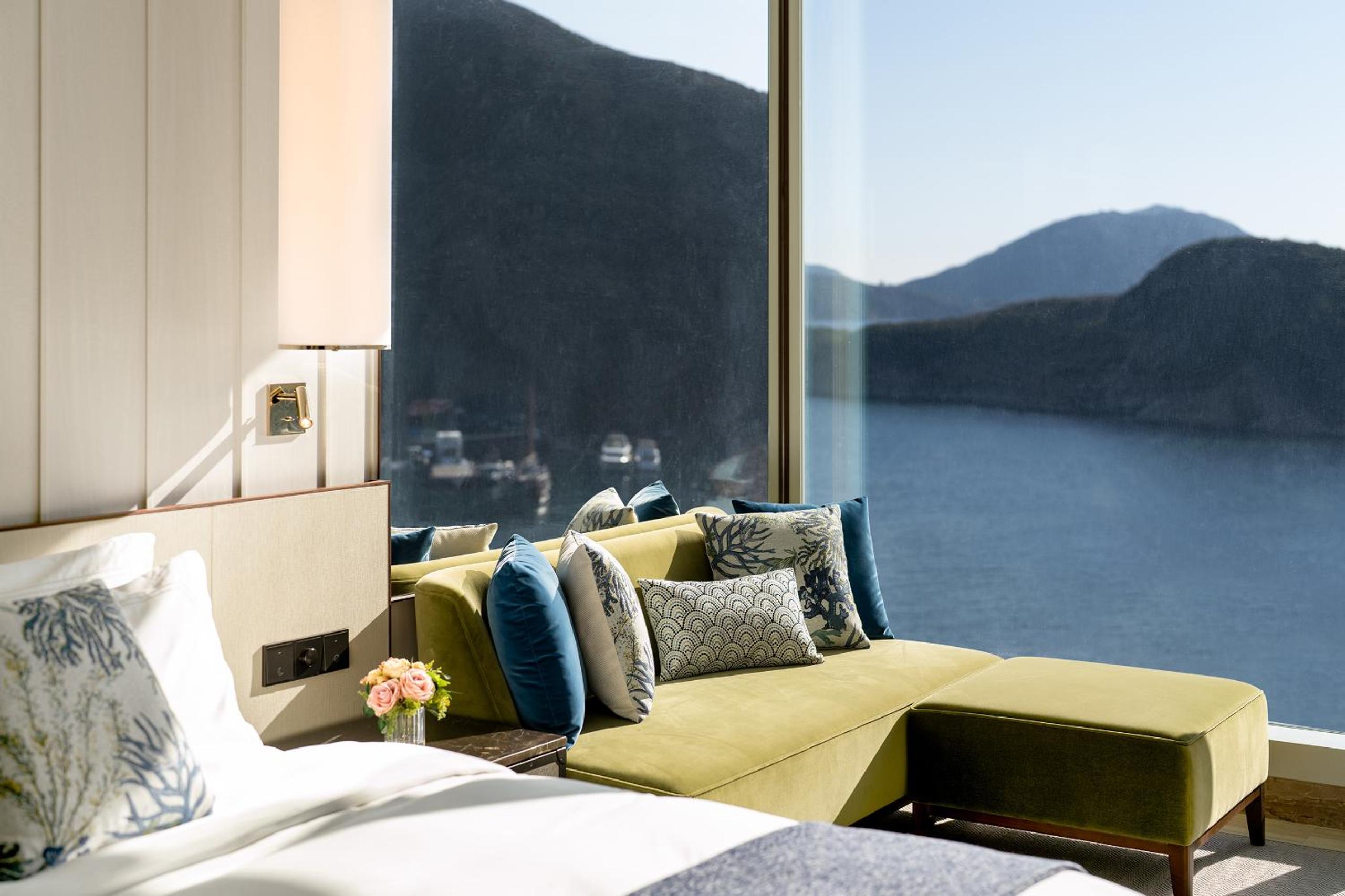 Oceanfront with 2 Queens Bed Room