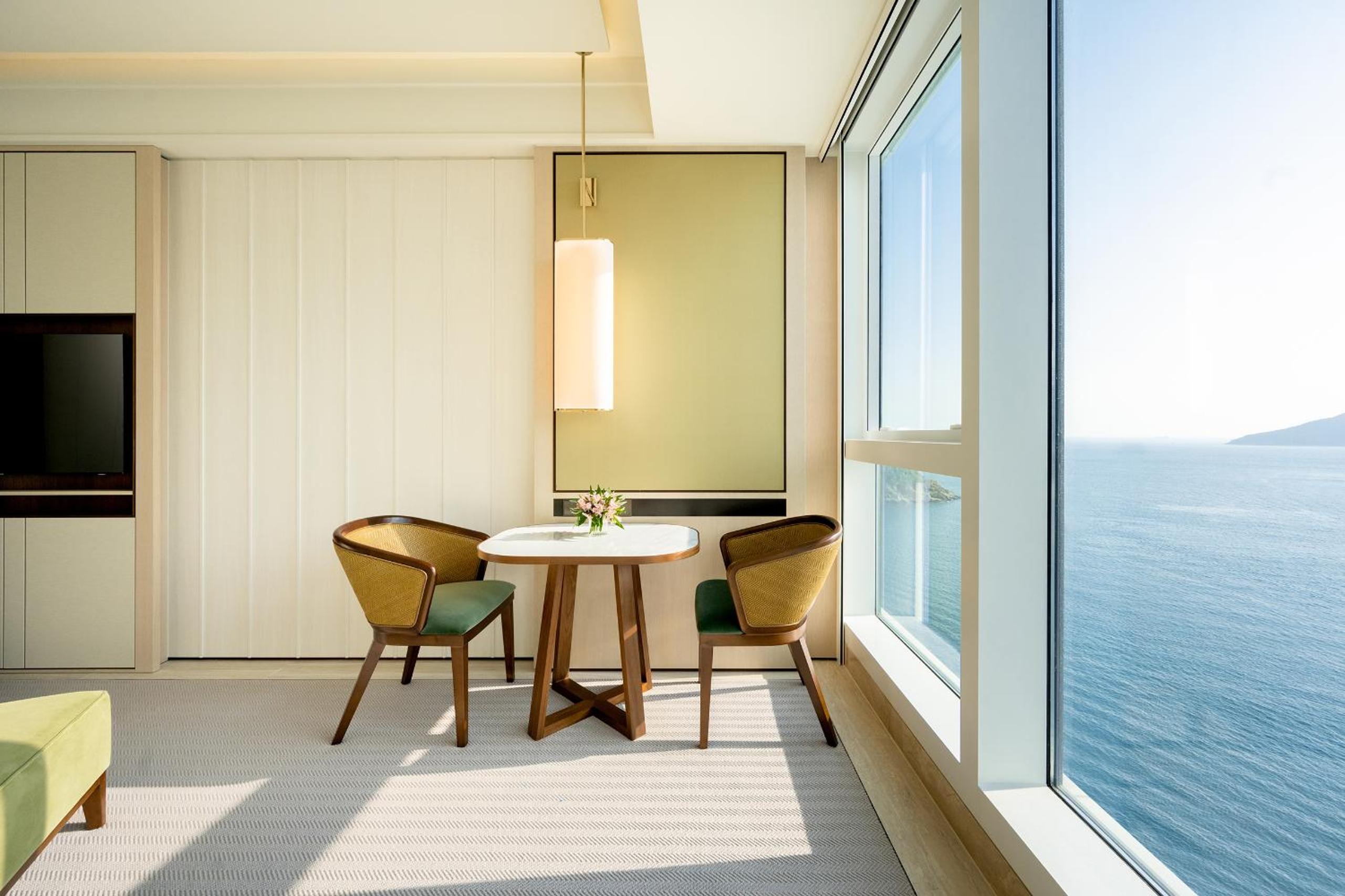 Oceanfront with 2 Queens Bed Room