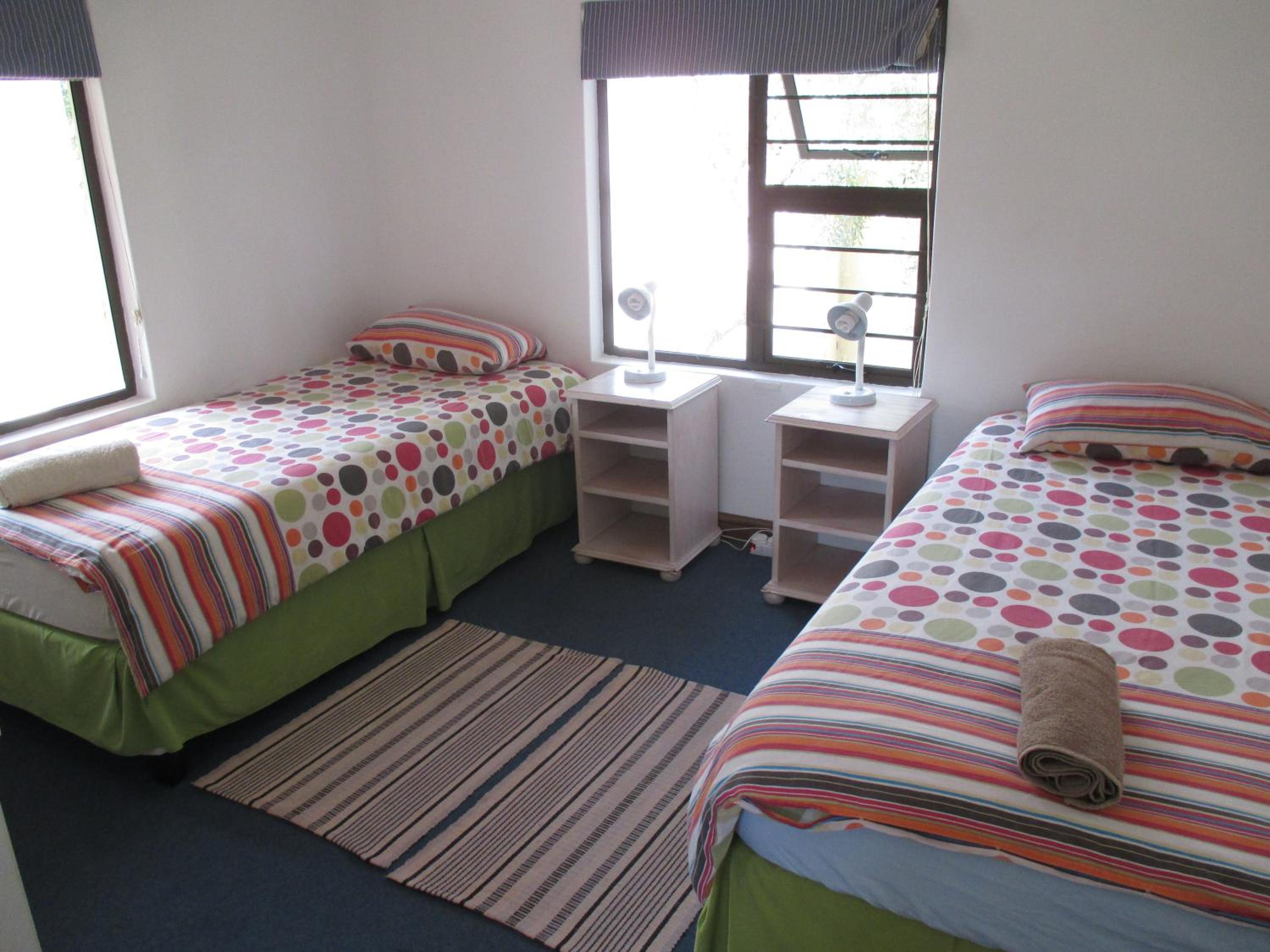 Standard Twin Room with Shared Communal Bathrooms photo 2