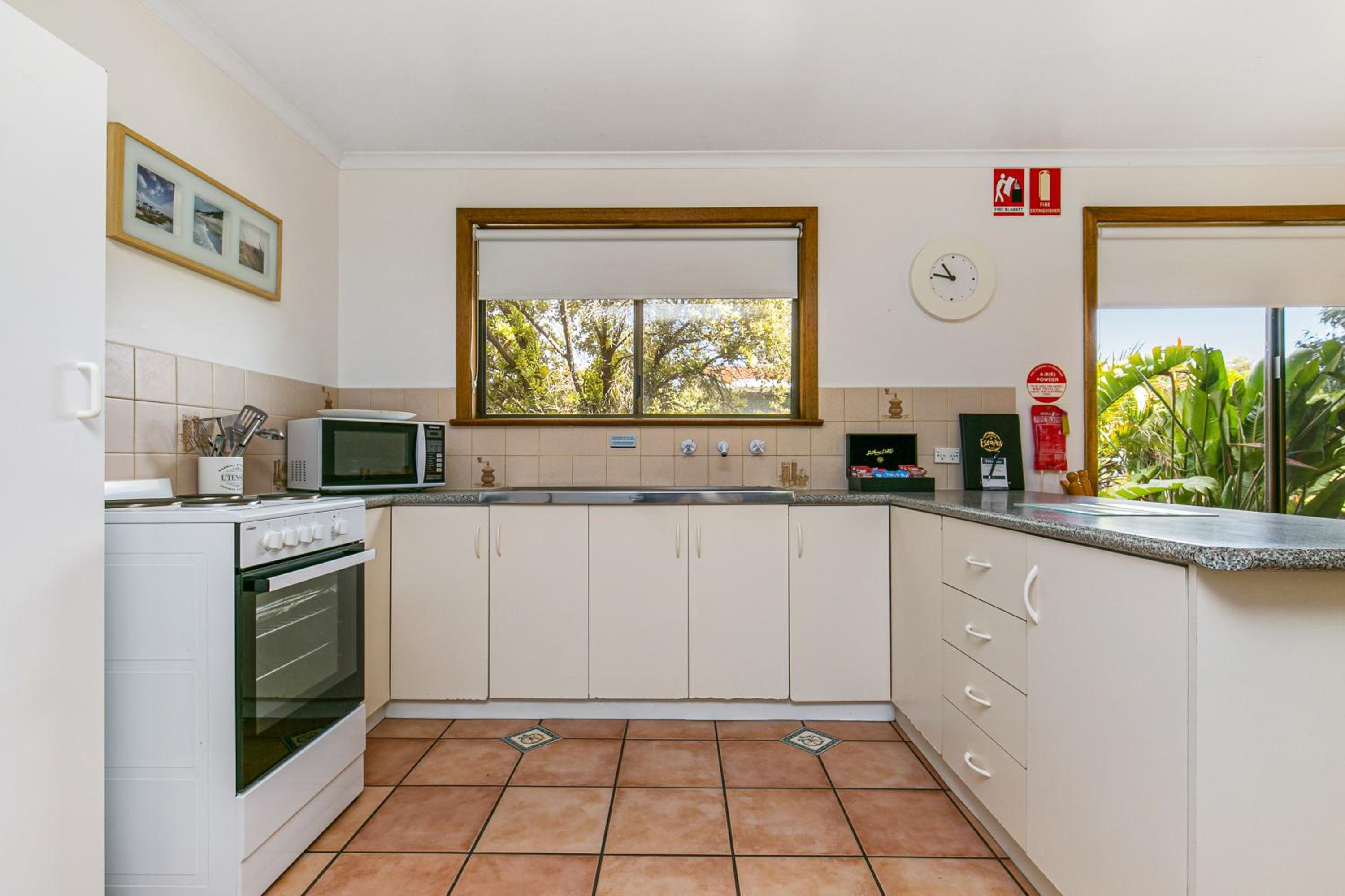  Three-Bedroom Holiday Cottage - Photo 5