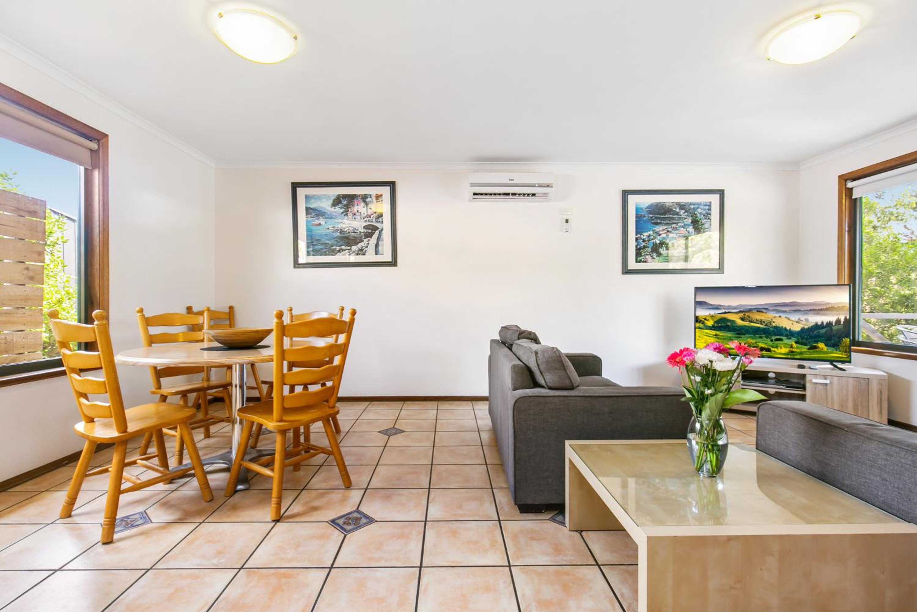 Villa - Photo 1