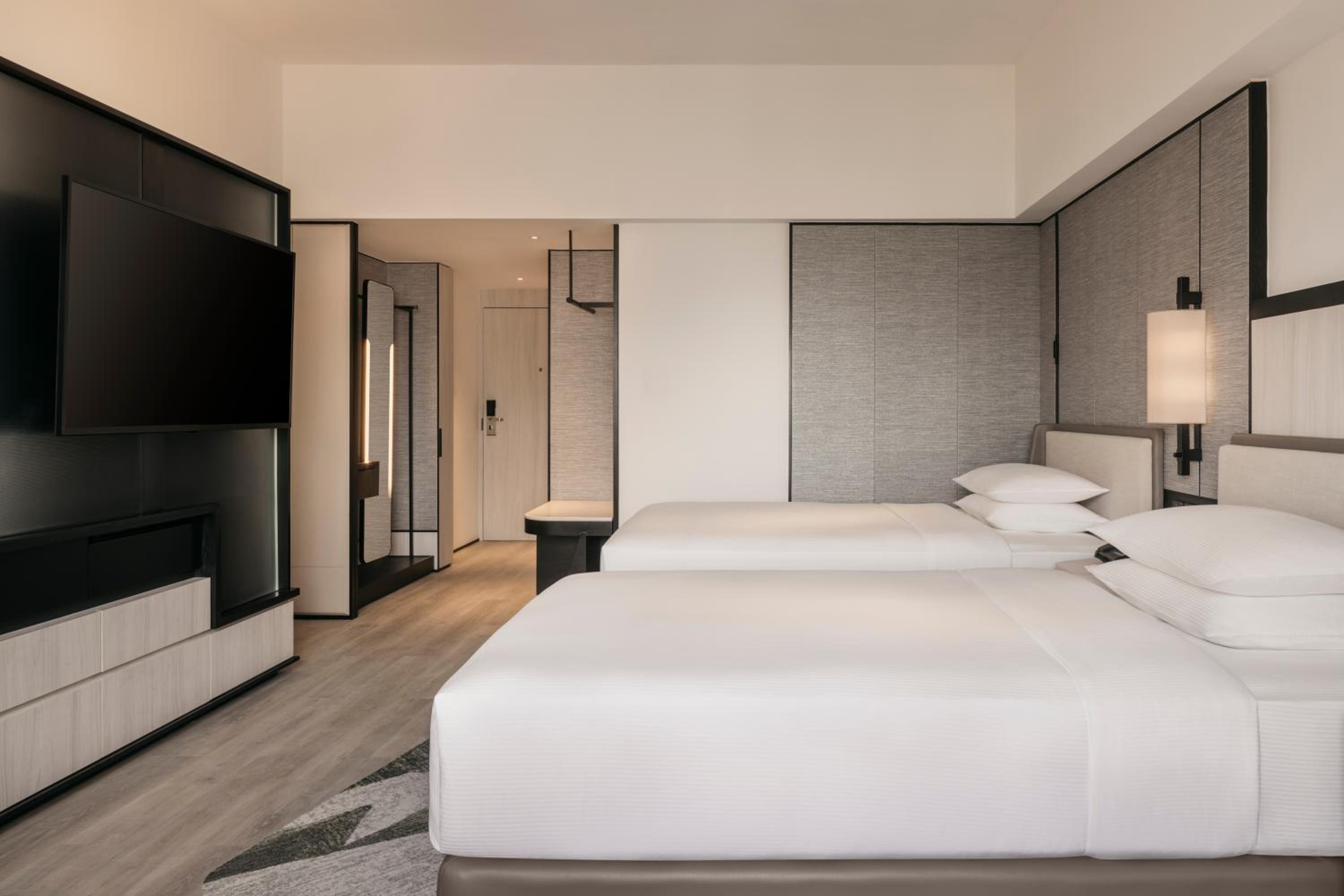 Deluxe Twin Room with High Floor and City View