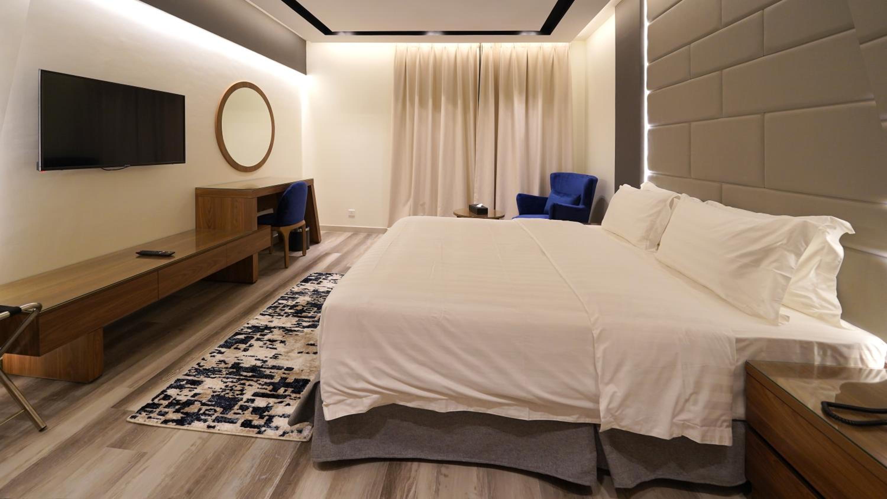 Deluxe Two-Bedroom Suite - Photo 5