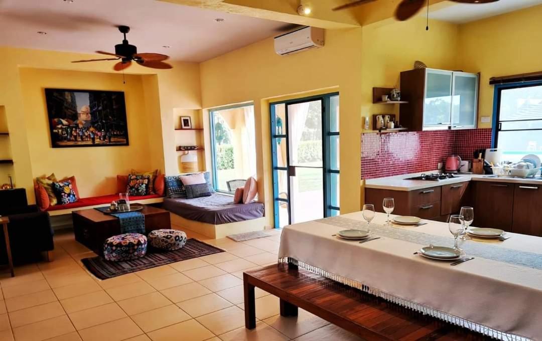 Villa - Photo 1