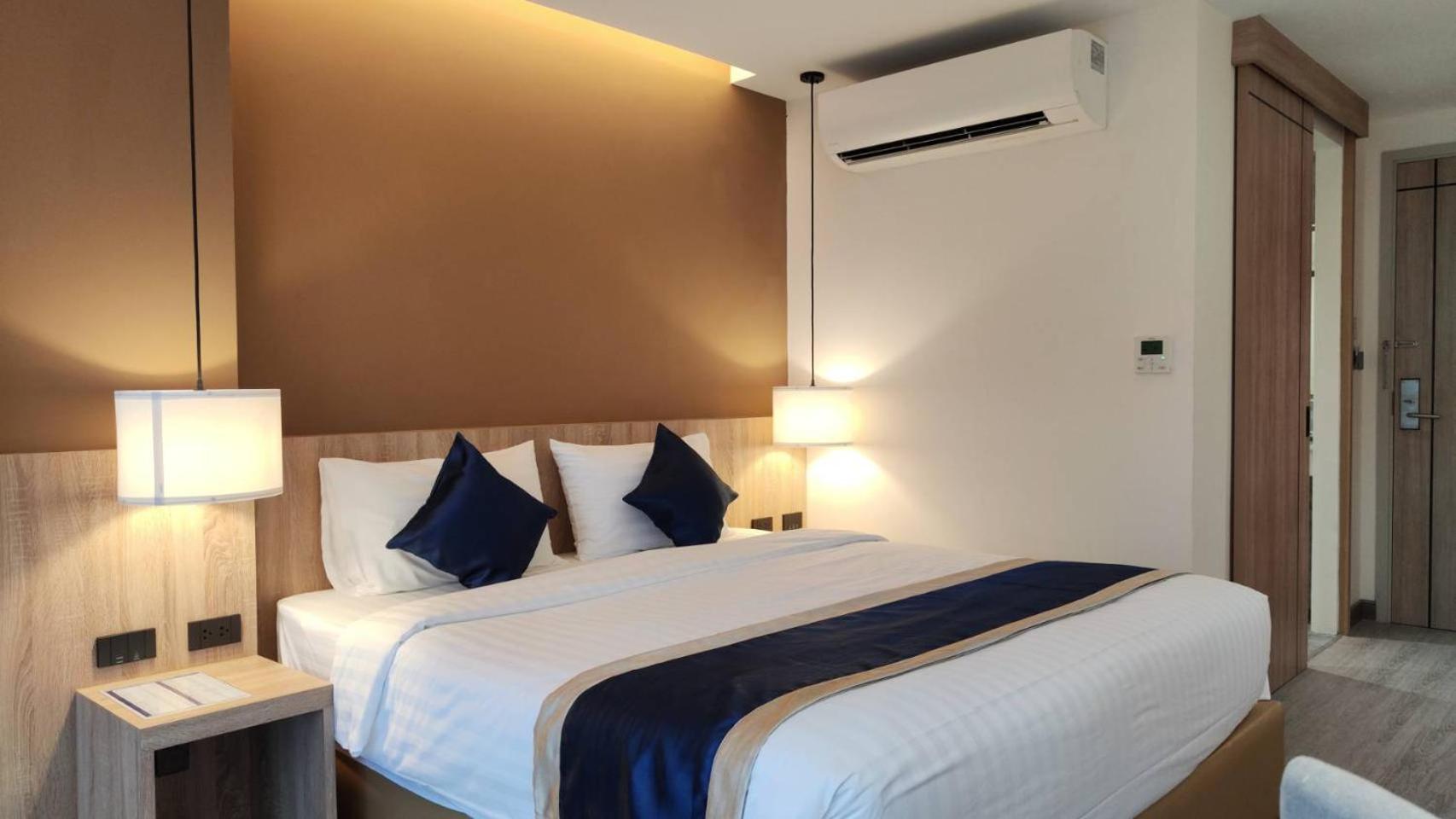 Superior King Bed - Photo 1