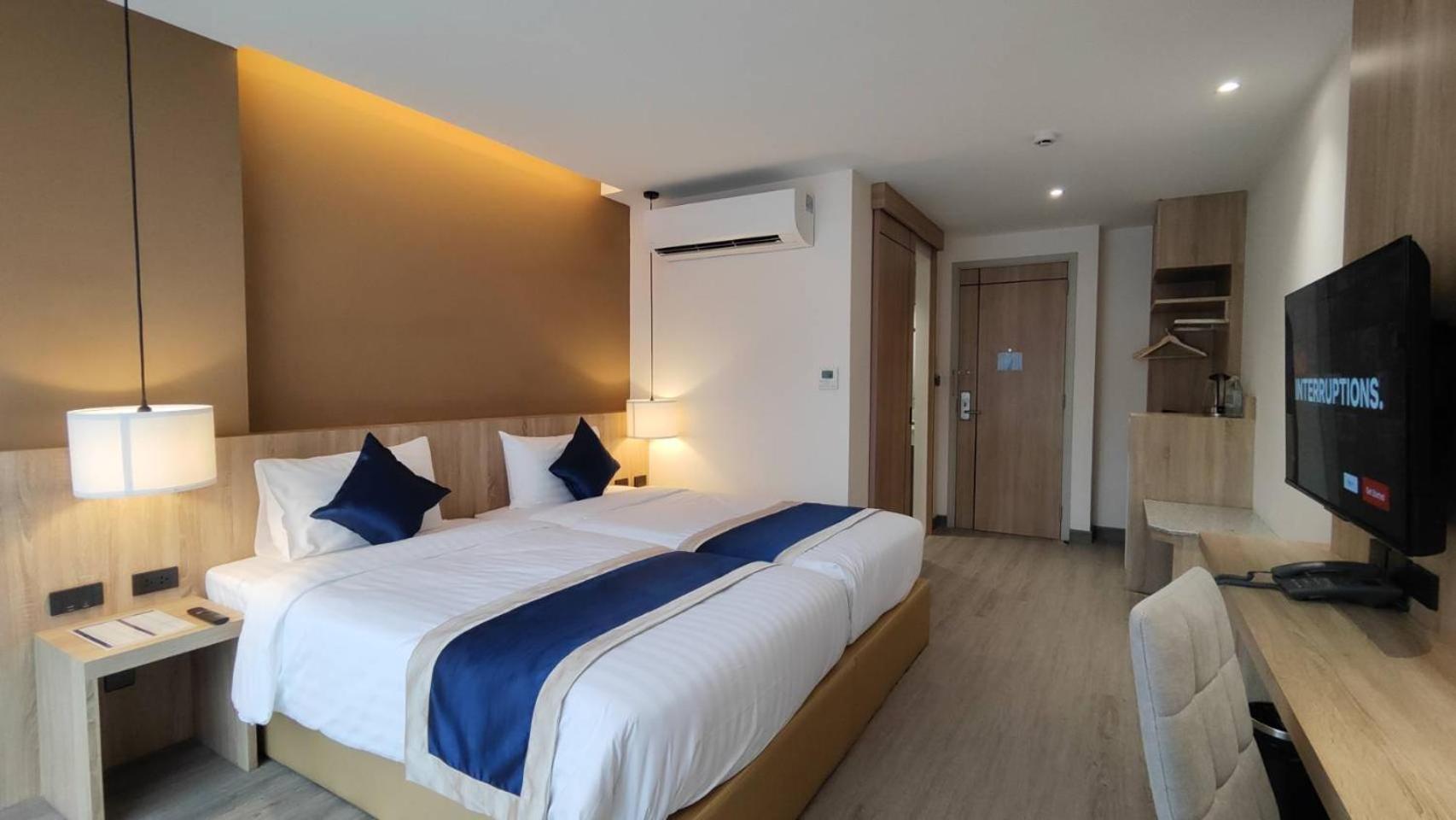 Superior Twin Beds - Photo 8