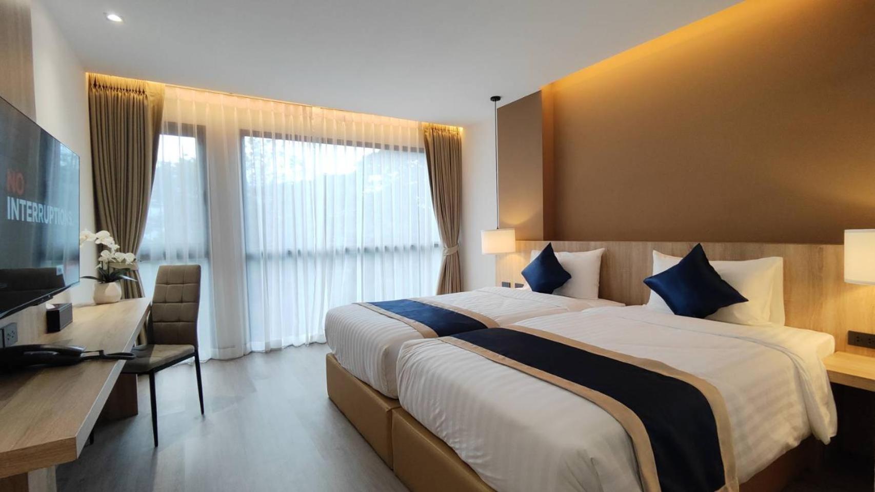 Superior Twin Beds - Photo 1