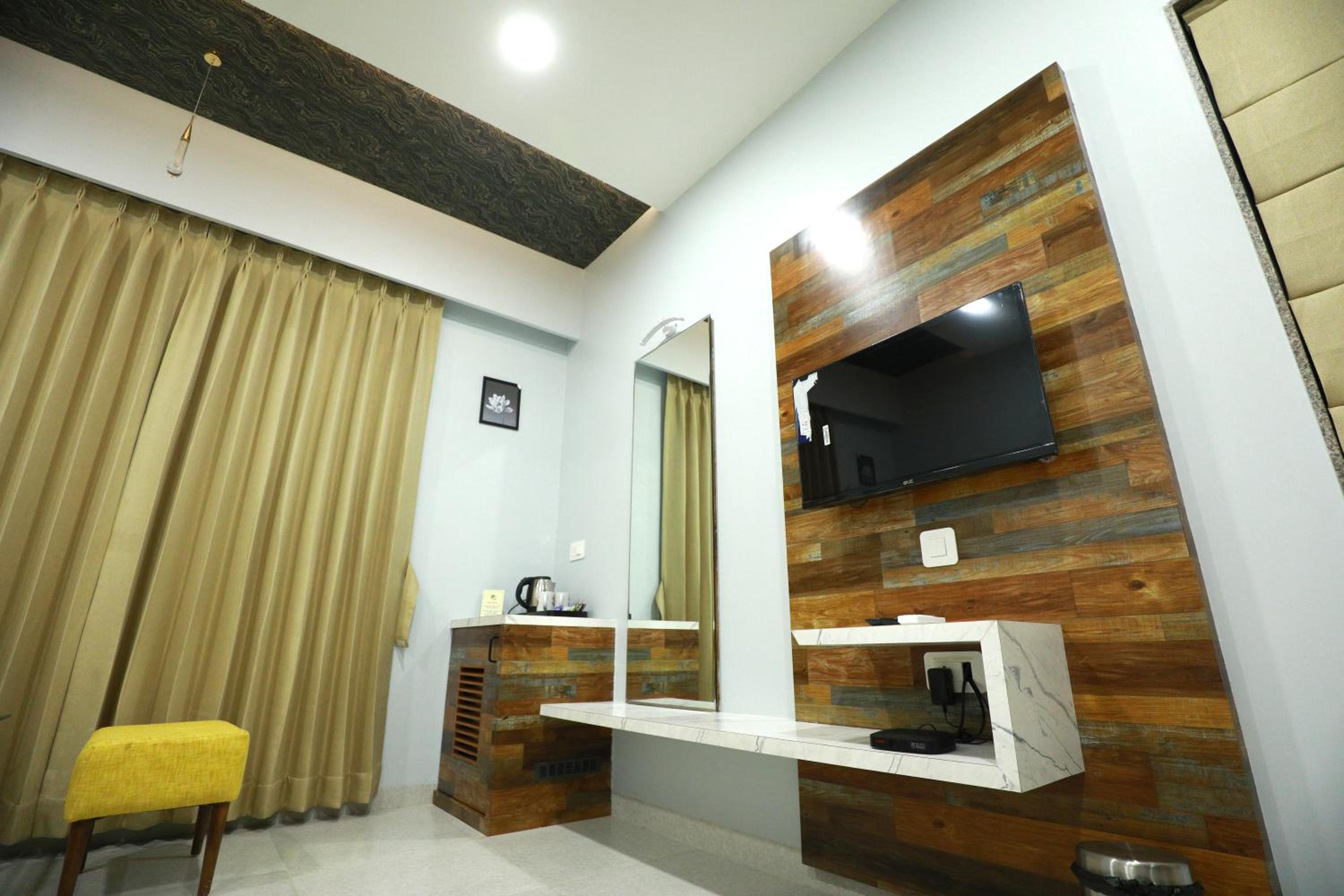Deluxe Room - Photo 2
