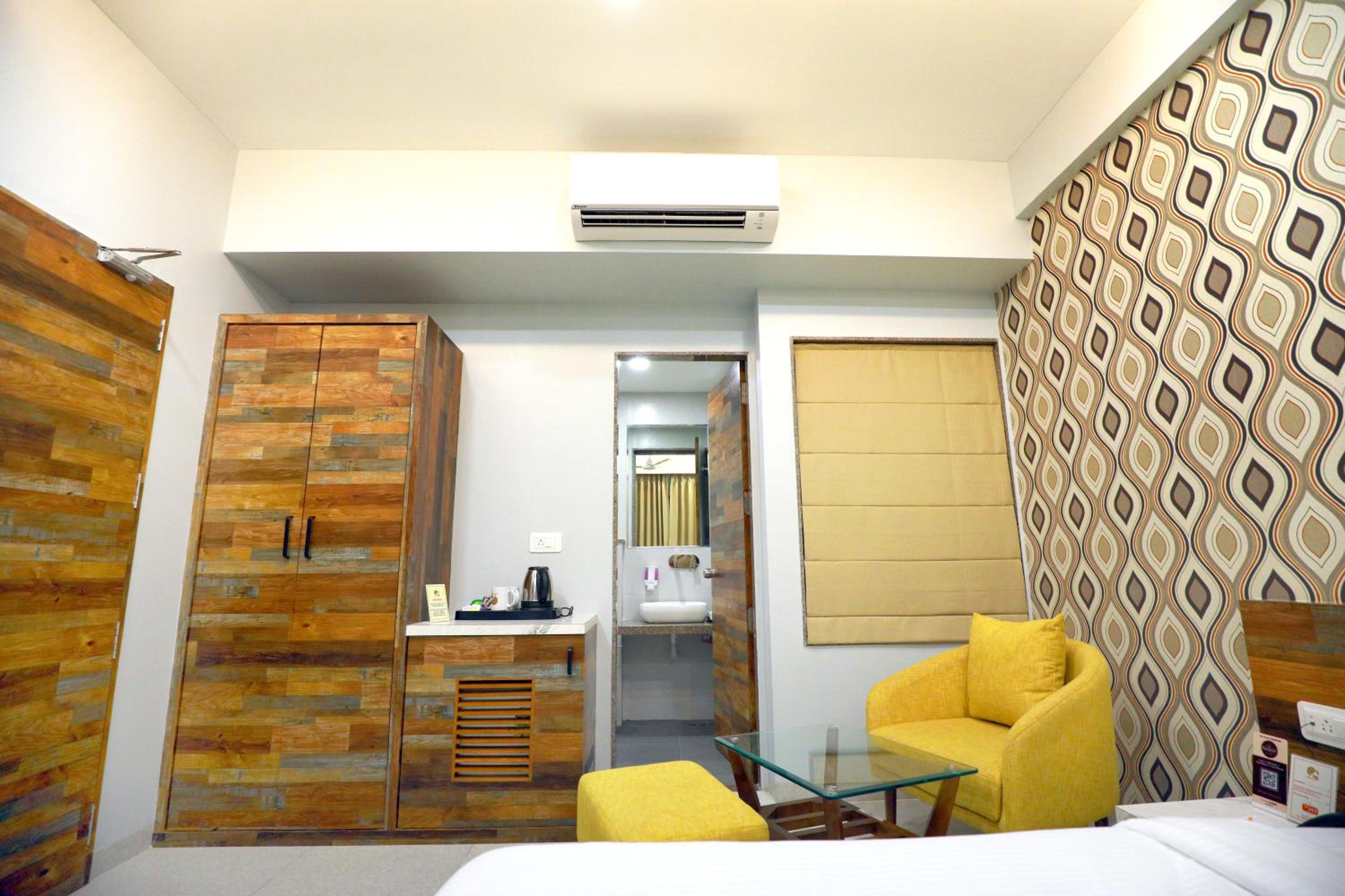 Superior King Room - Photo 3