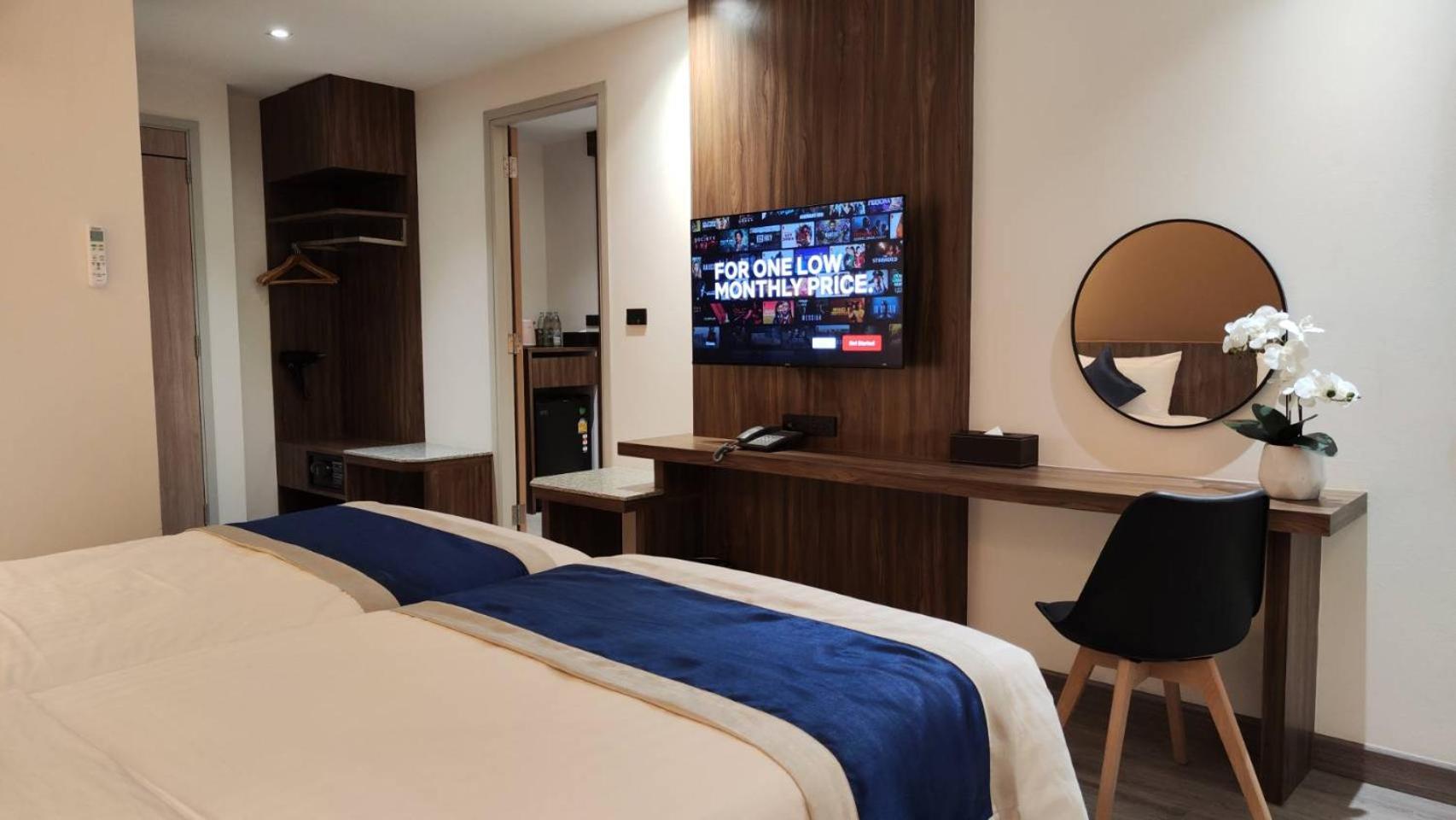 Two-Bedroom Suite - Photo 7