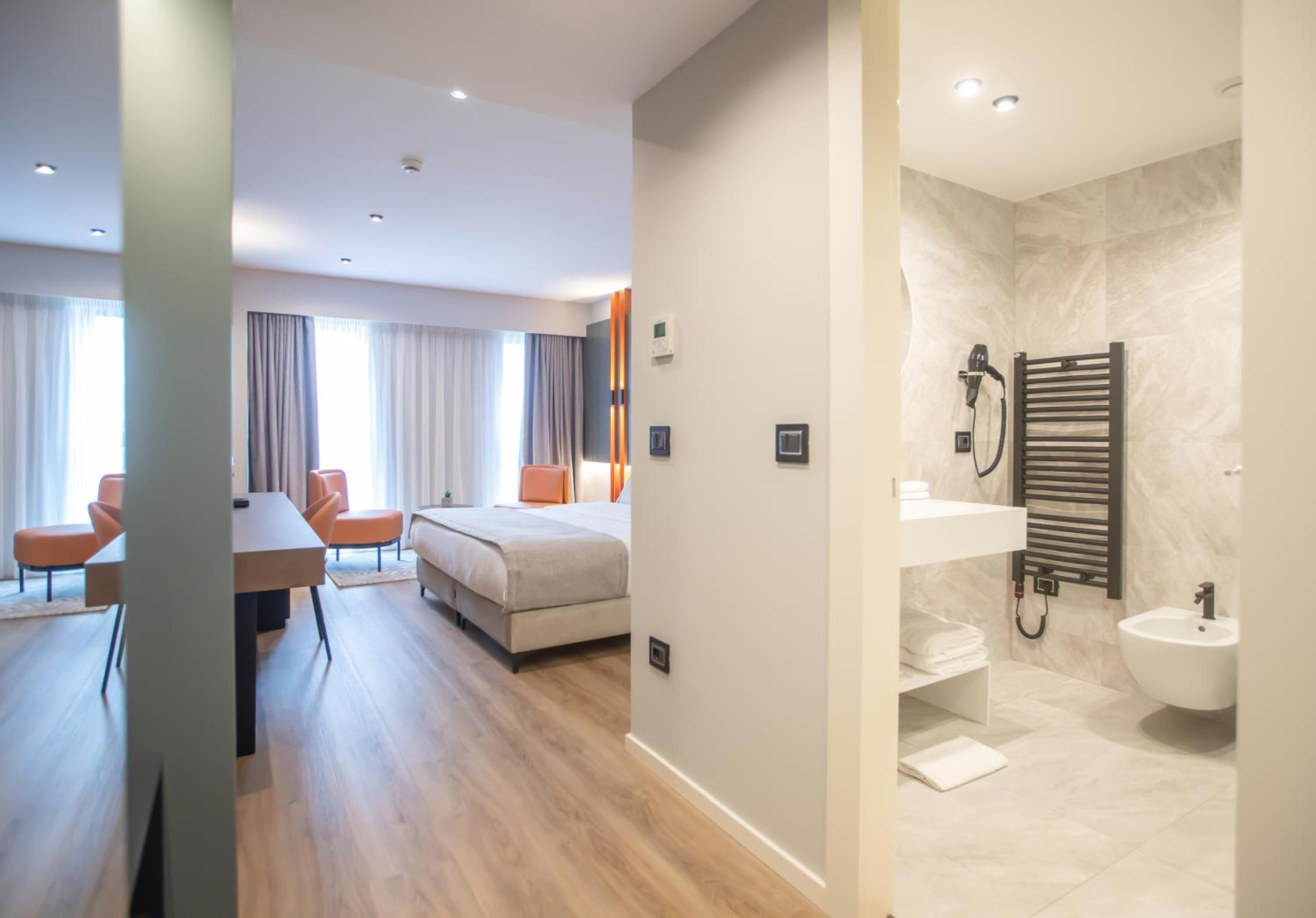 Standard Room with Double Bed photo 3