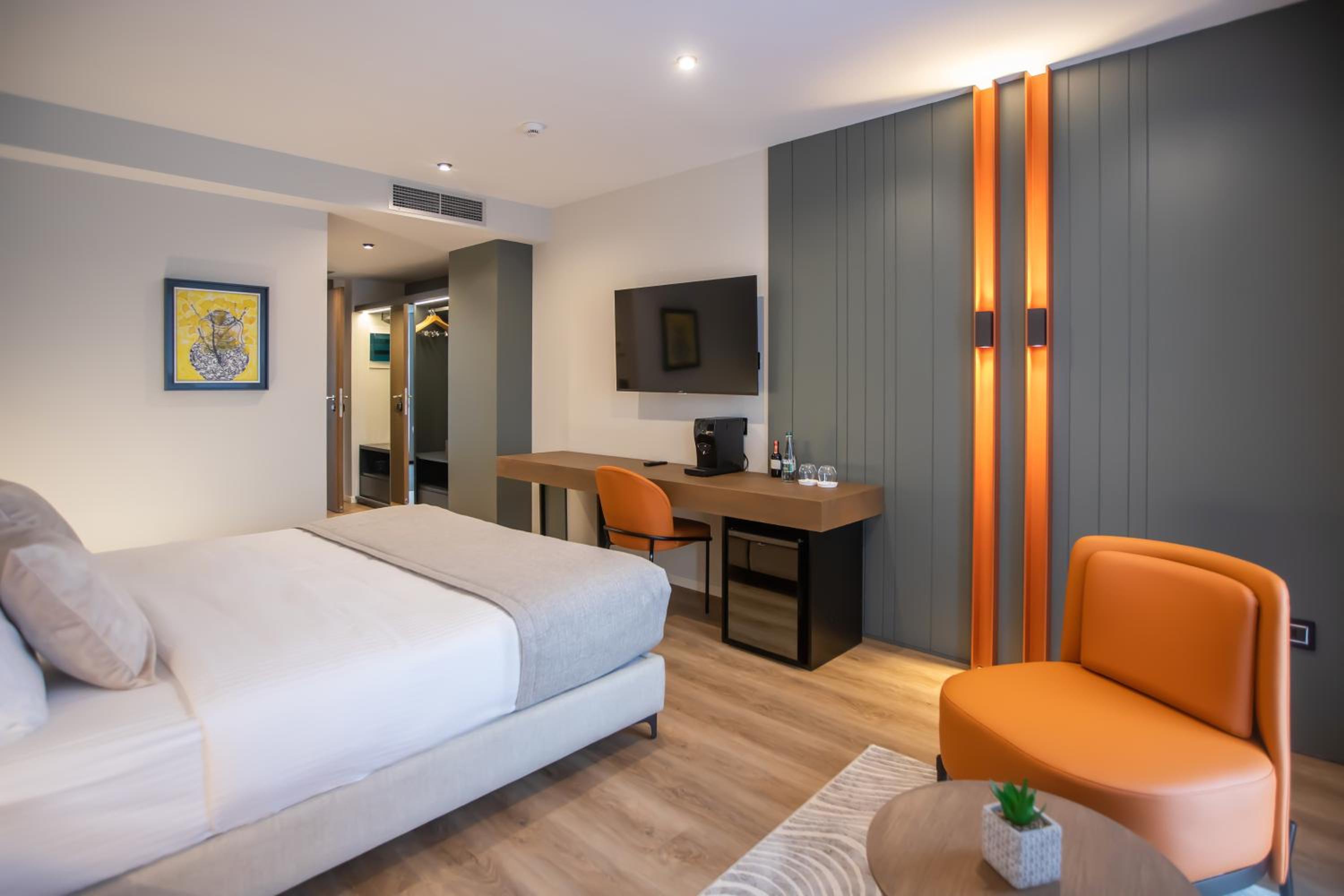 Standard Room With Double Bed And Views