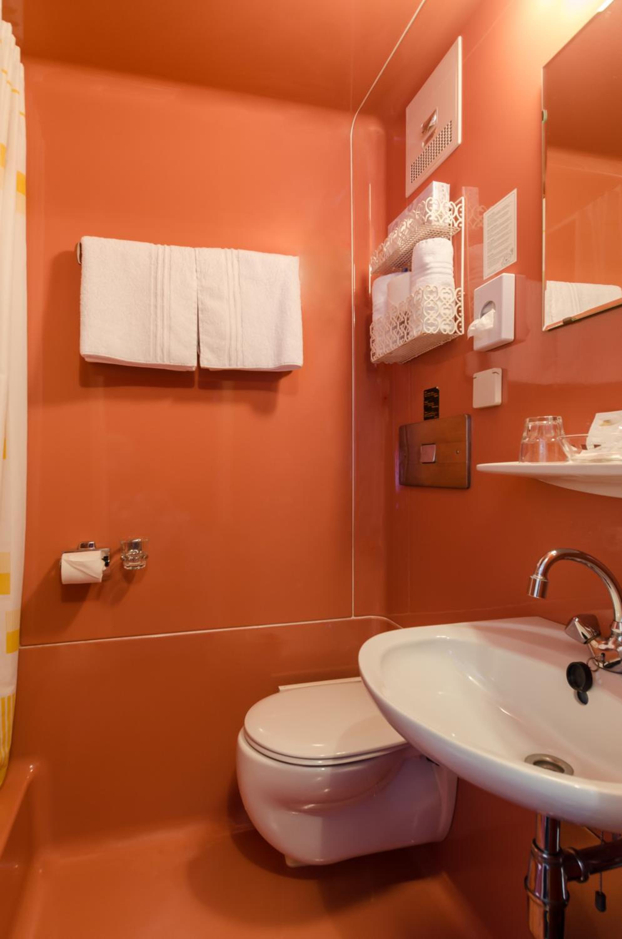 Double Room - Photo 21