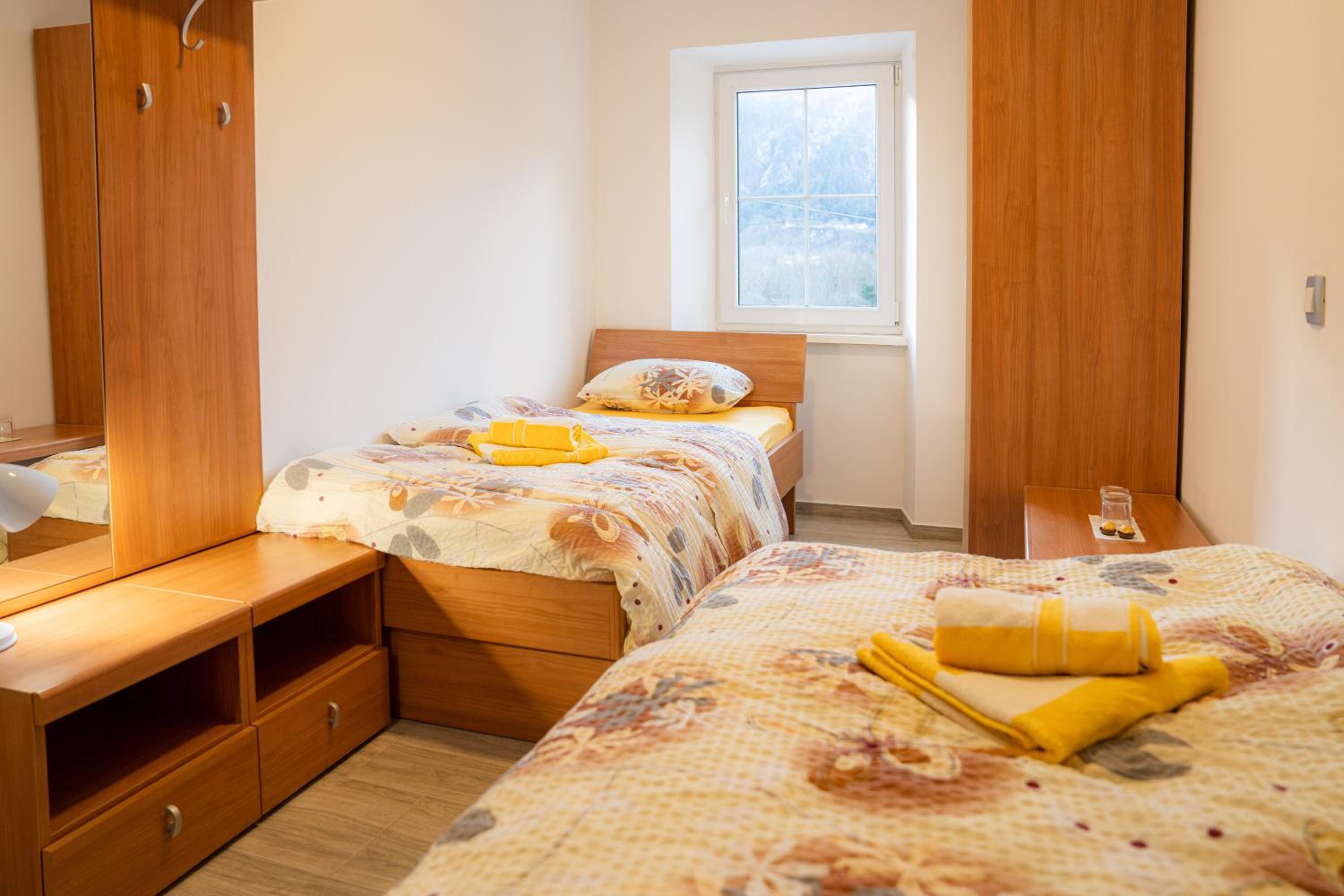 Twin Room with Shared Kitchen