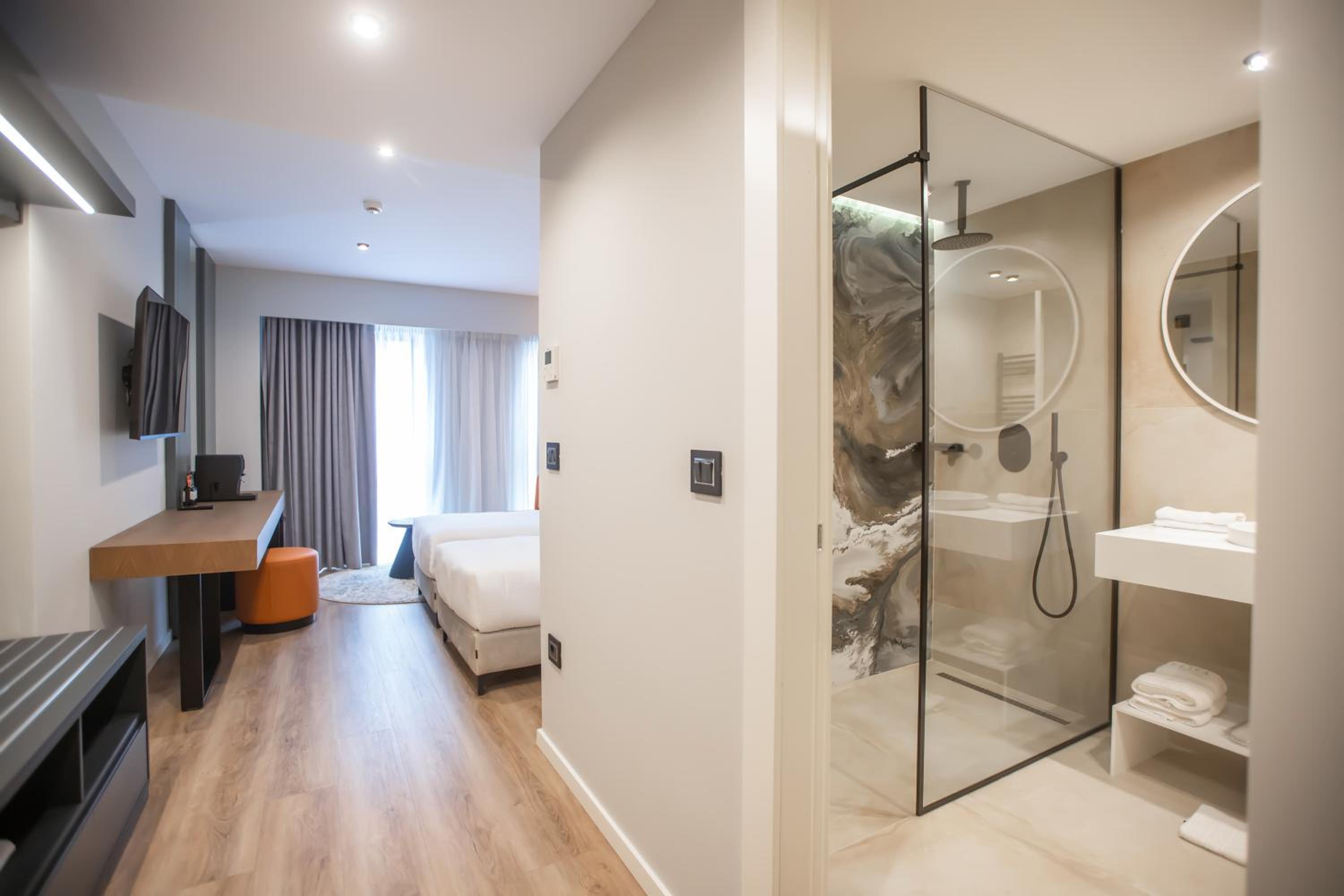 Standard Room With Double Bed And Views photo 3