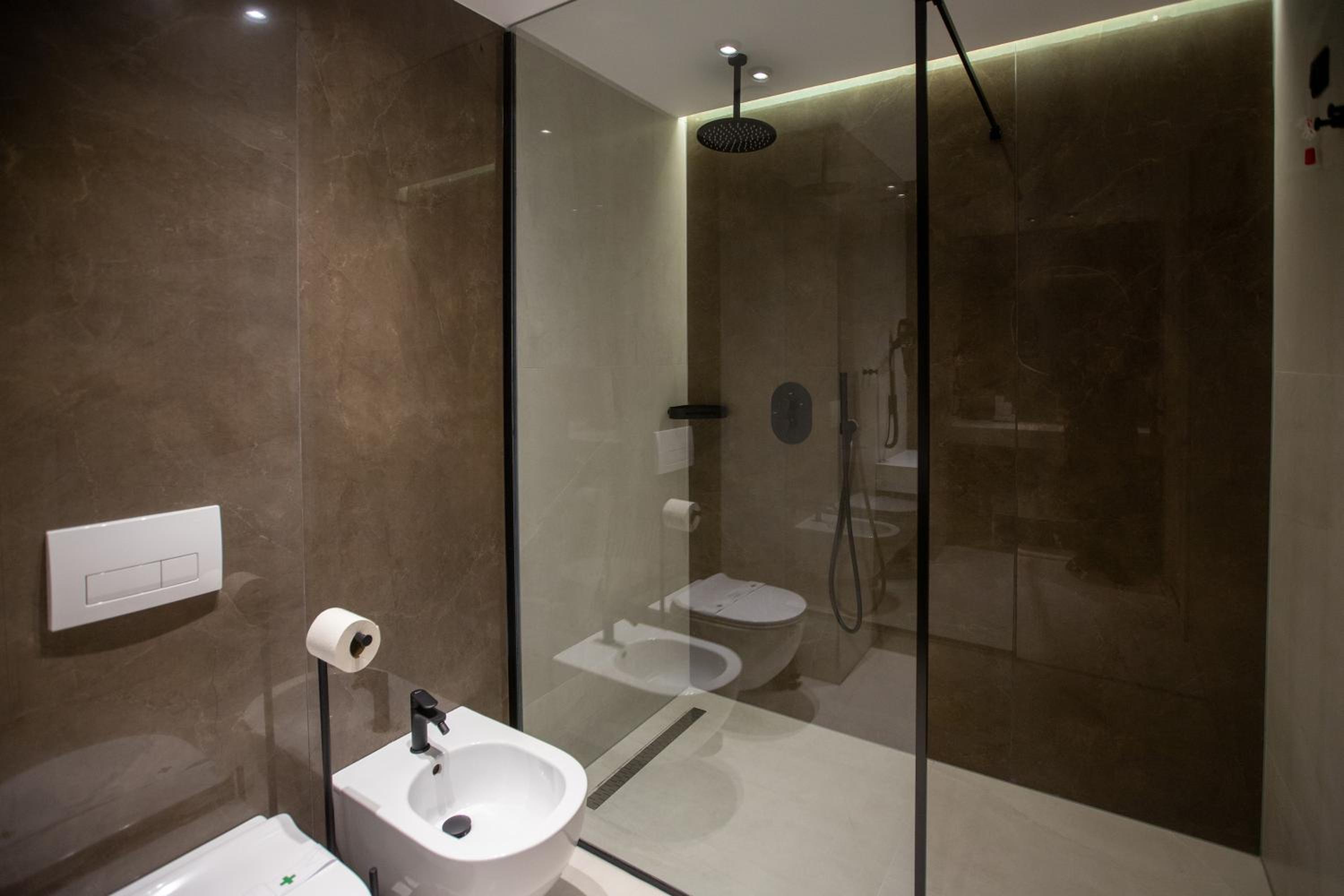 Suite with Bathtub photo 2