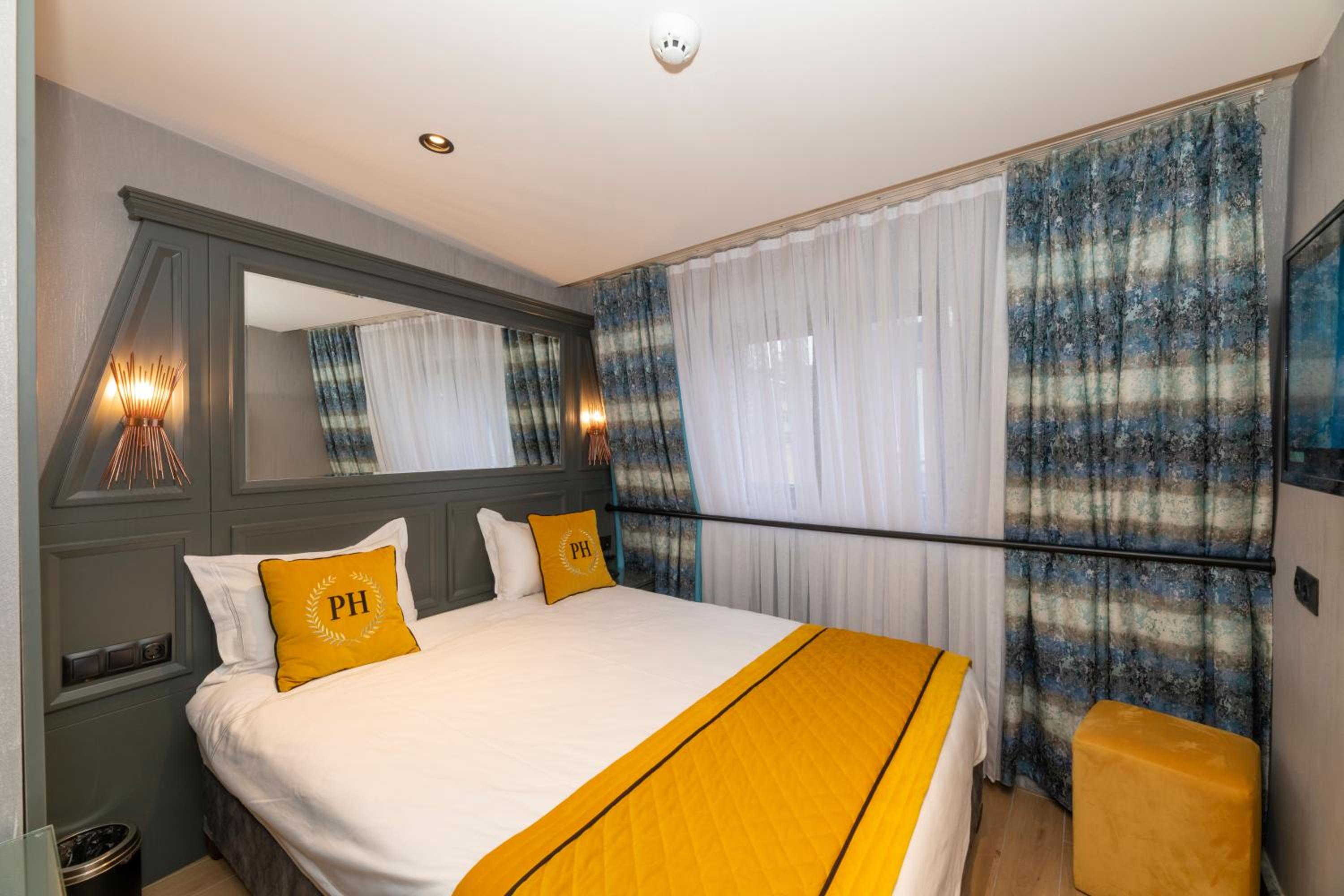 Budget Double Room photo 2