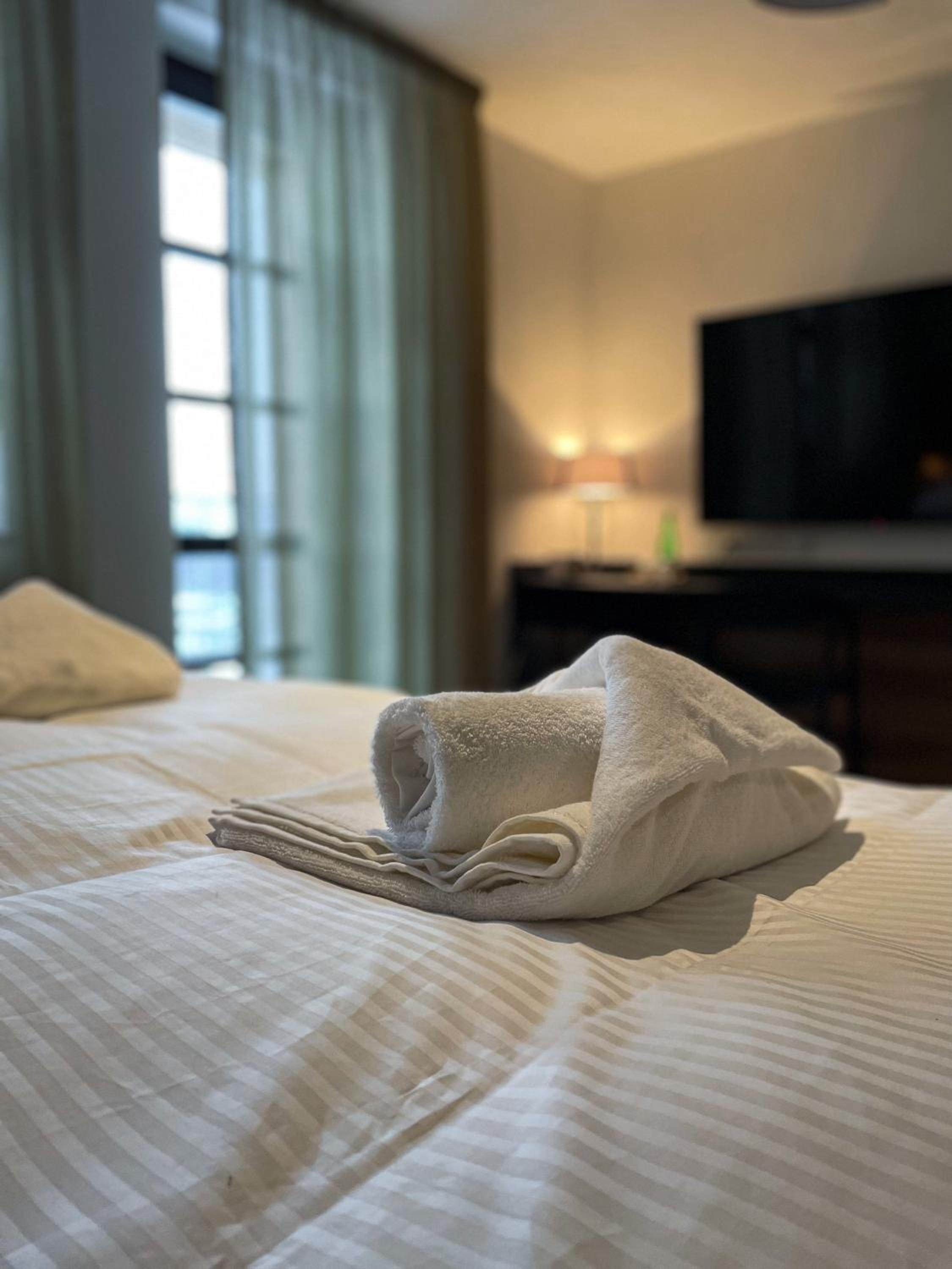 Deluxe Double Room with Balcony - Photo 3