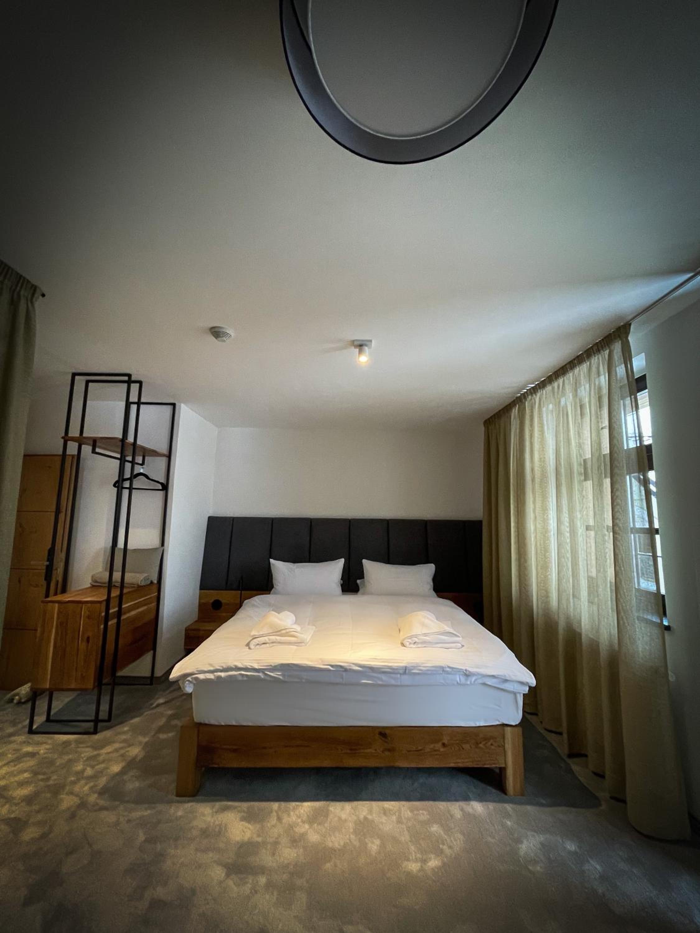 Deluxe Double Room with Balcony - Photo 11