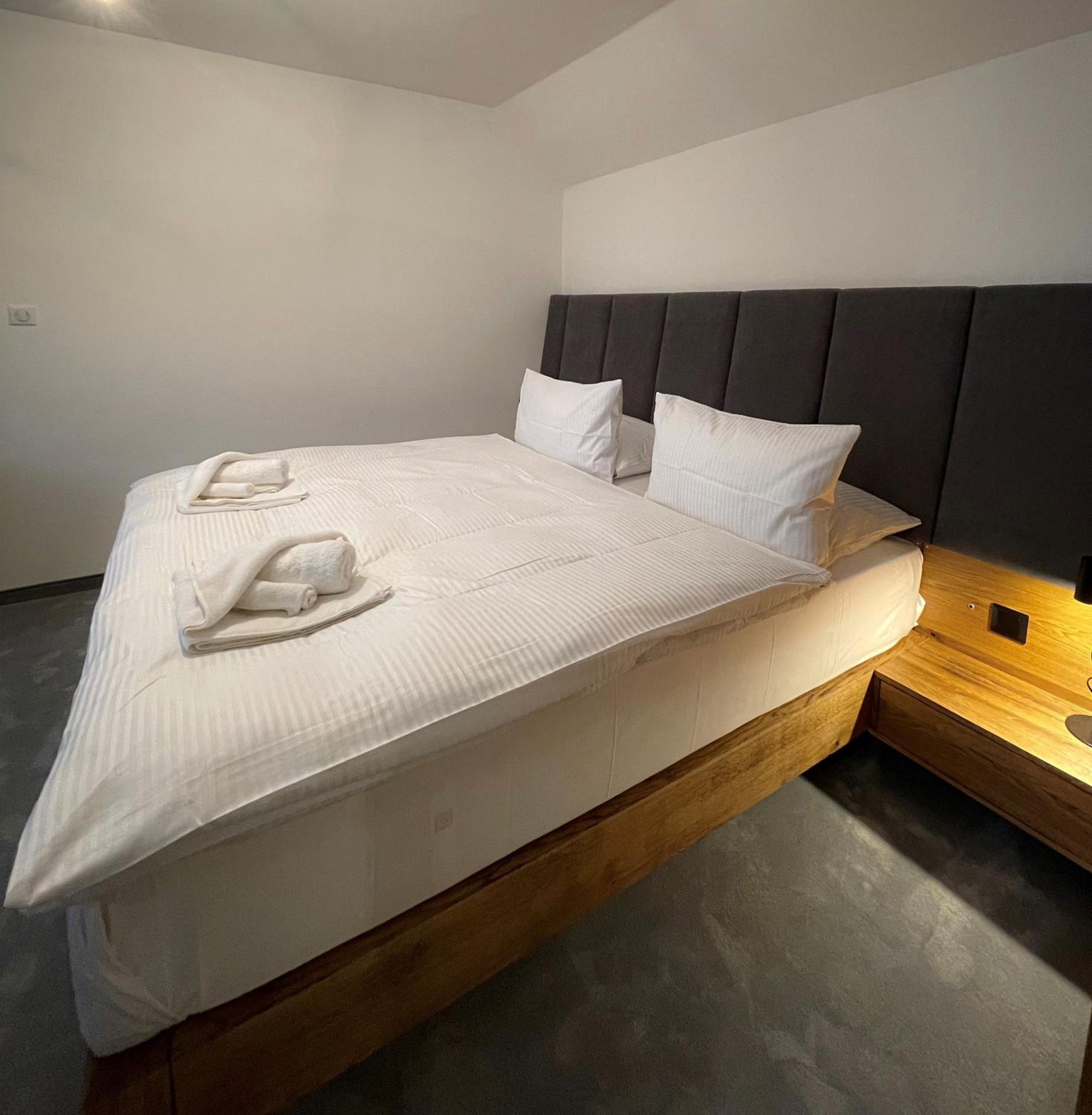 Deluxe Room - Photo 1