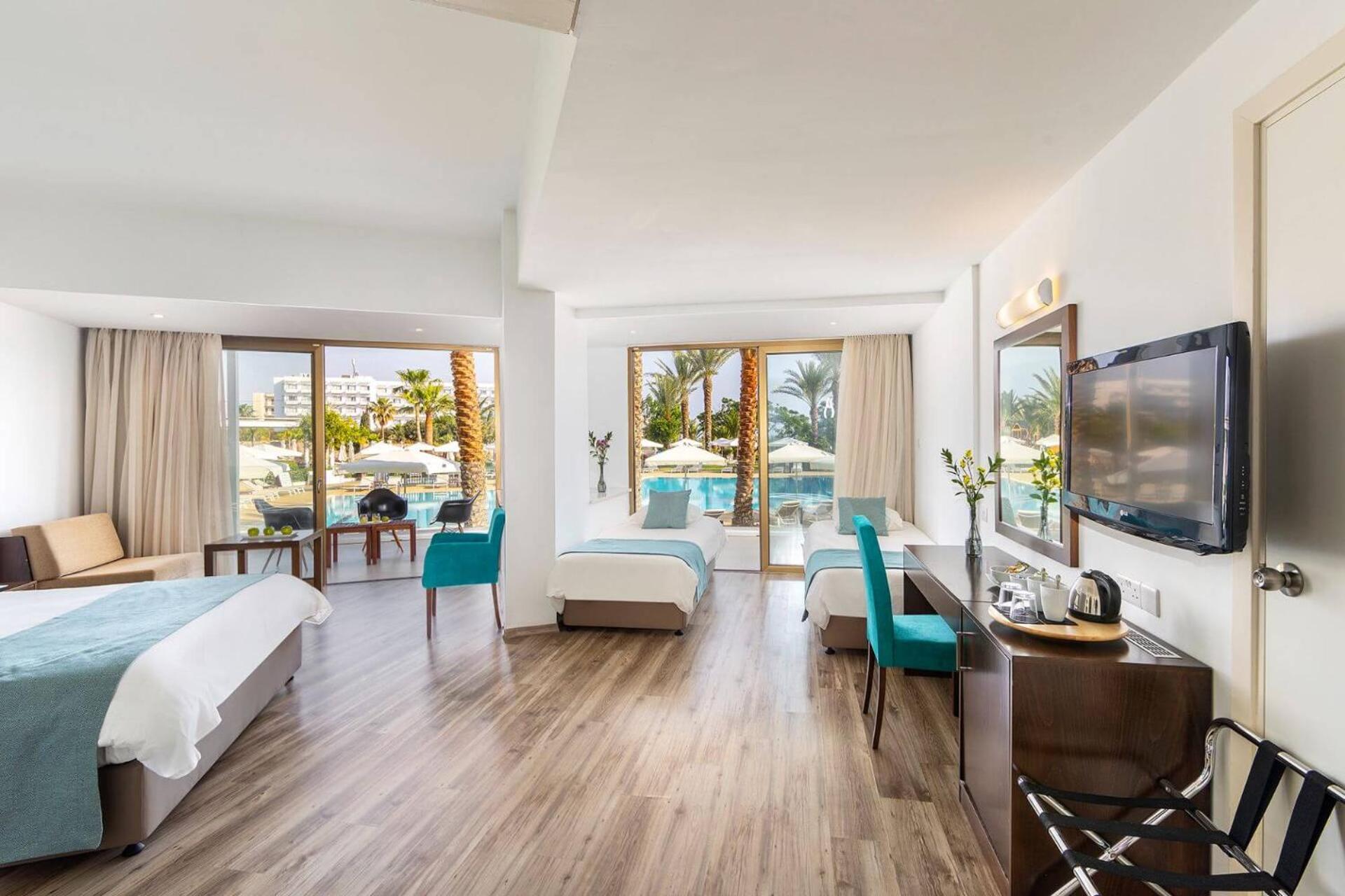 Superior Family Pool View Room photo 1