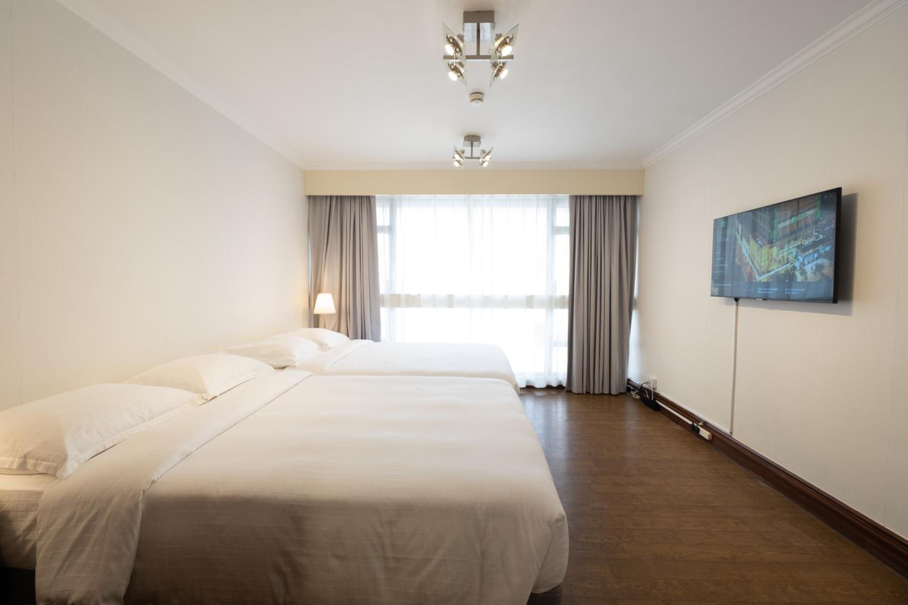 Three-Bedroom Penthouse Suite thumbnail 6
