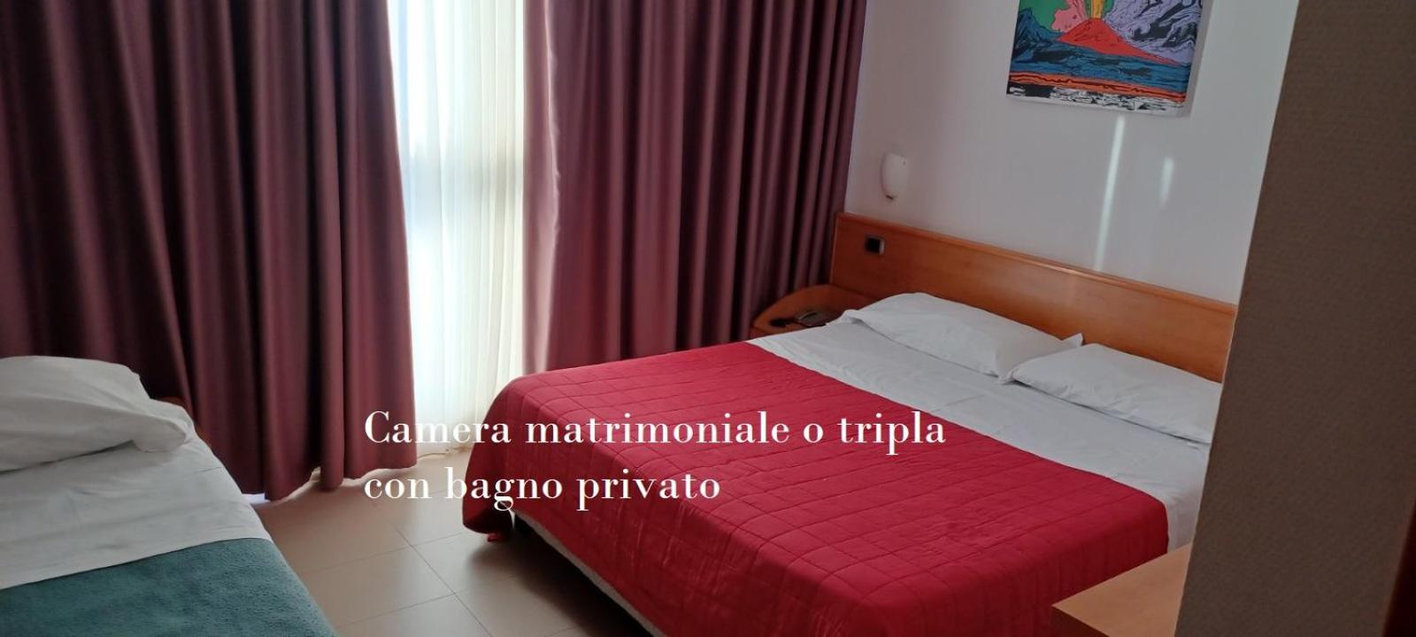 Double Room with Private Bathroom - Photo 2